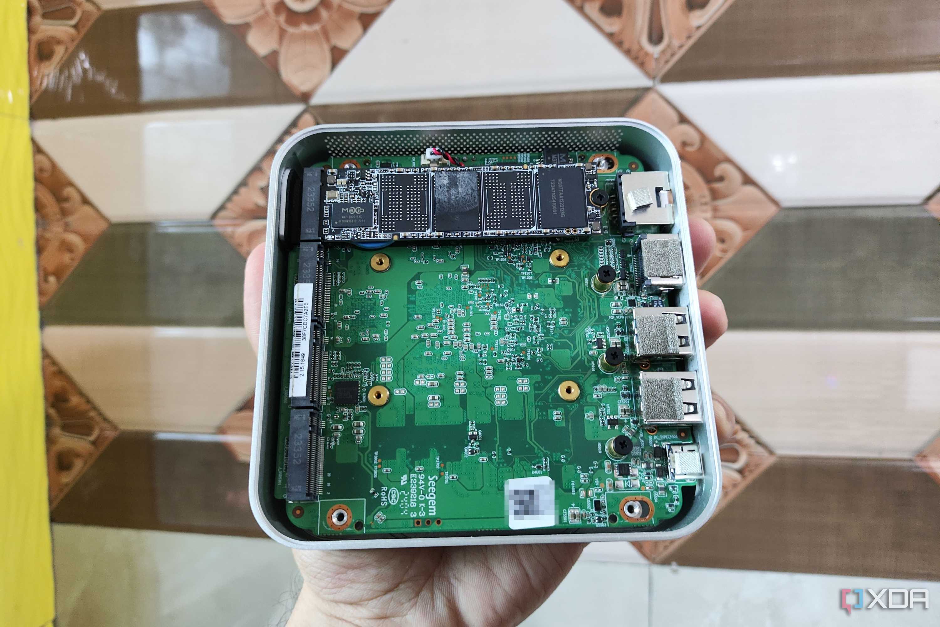 The internals of an Aiffro K100 NAS