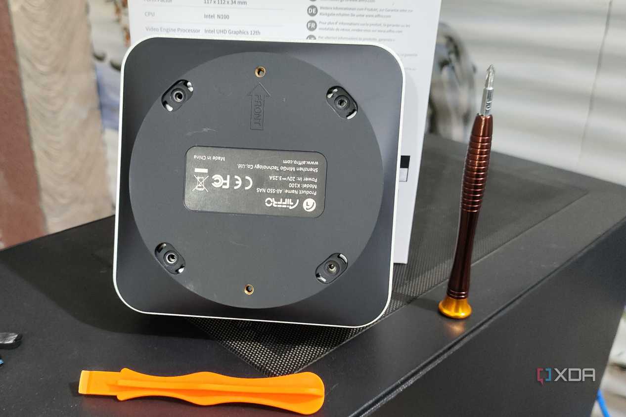 The procedure to remove the backplate of the Aiffro K100 NAS