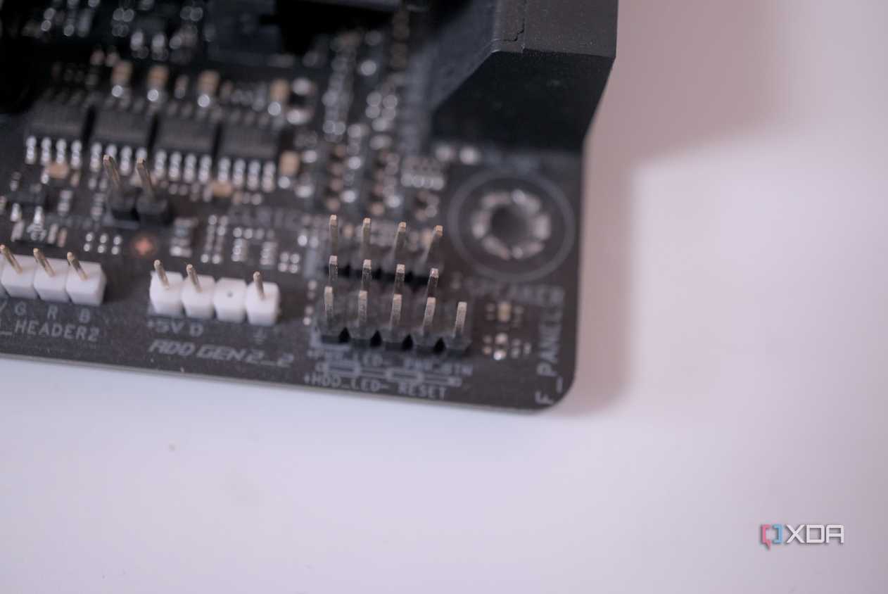 Asus ROG Strix X570-E Gaming front I/O