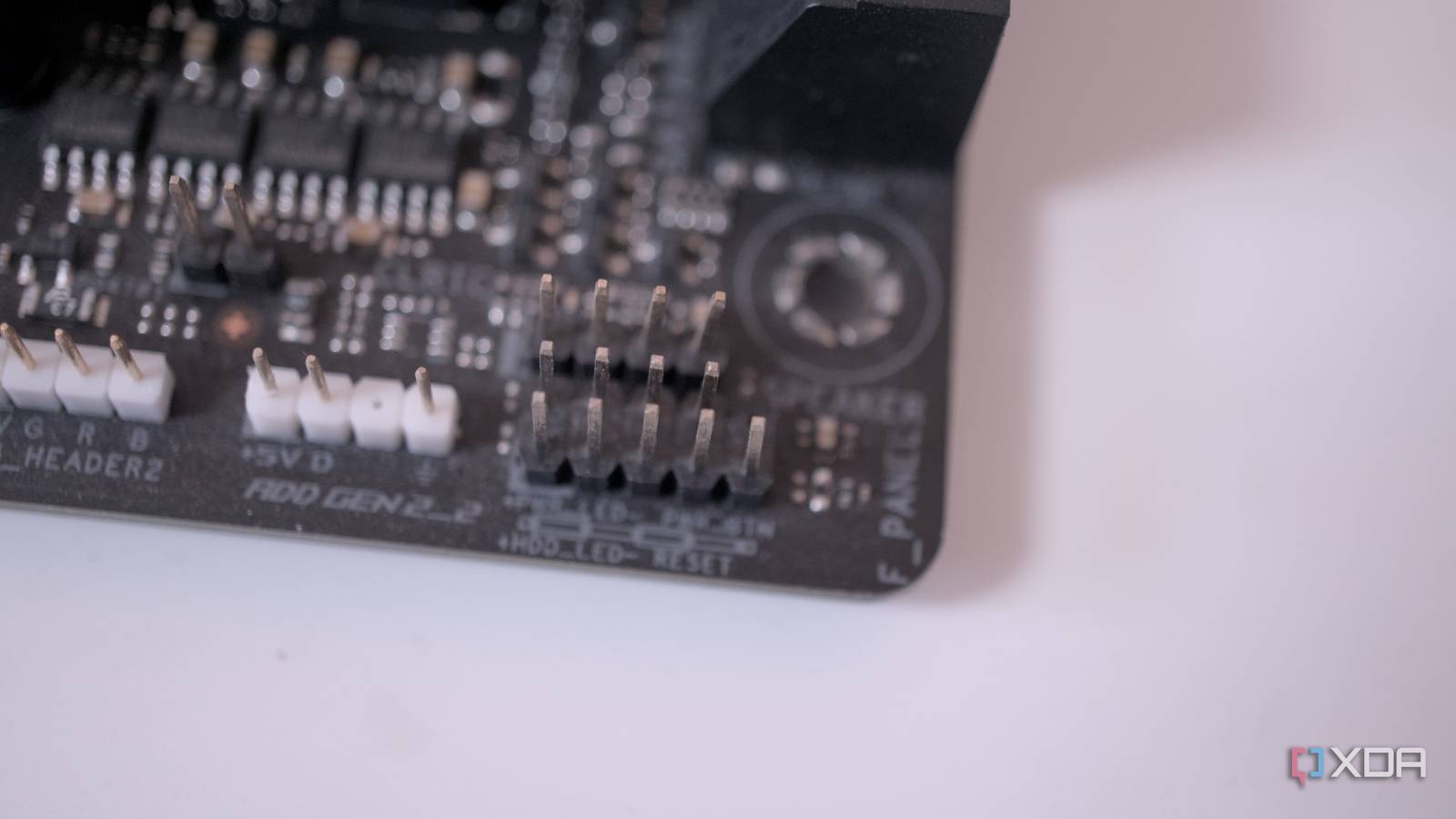 O botão de reinicialização do seu computador está morto, mas sua placa-mãe pode dar uma segunda vida a ele O botão de reinicialização do seu computador está morto, mas sua placa-mãe pode dar uma segunda vida a ele