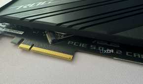 crucial t705 ssd mounted on a pcie adapter card with heatsink attached