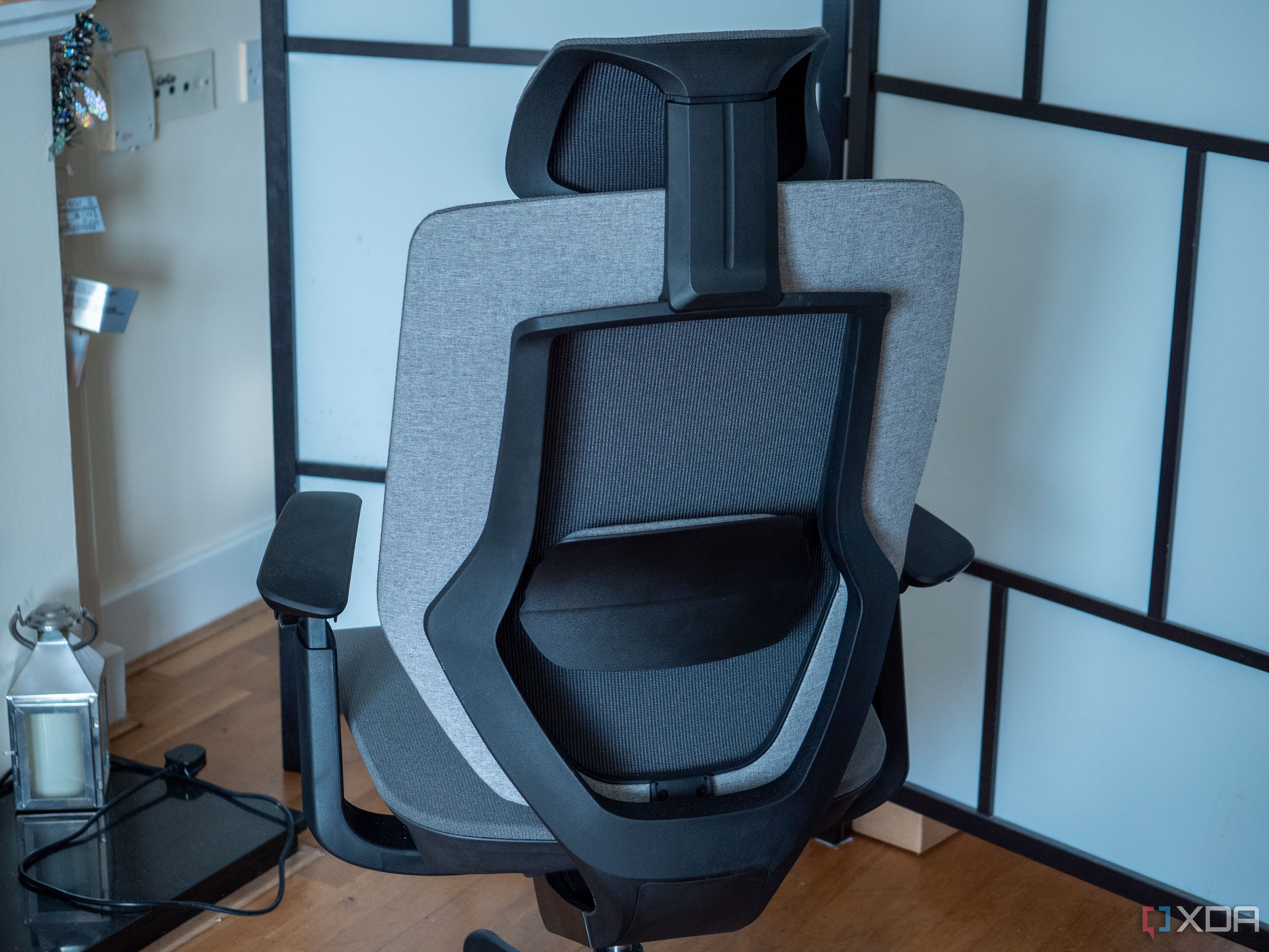 FlexiSpot BS12 Pro back of the chair with headrest and movable lumbar