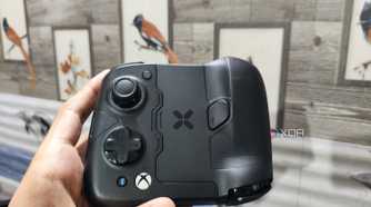 A person holding the GameSir X4 Aileron controller