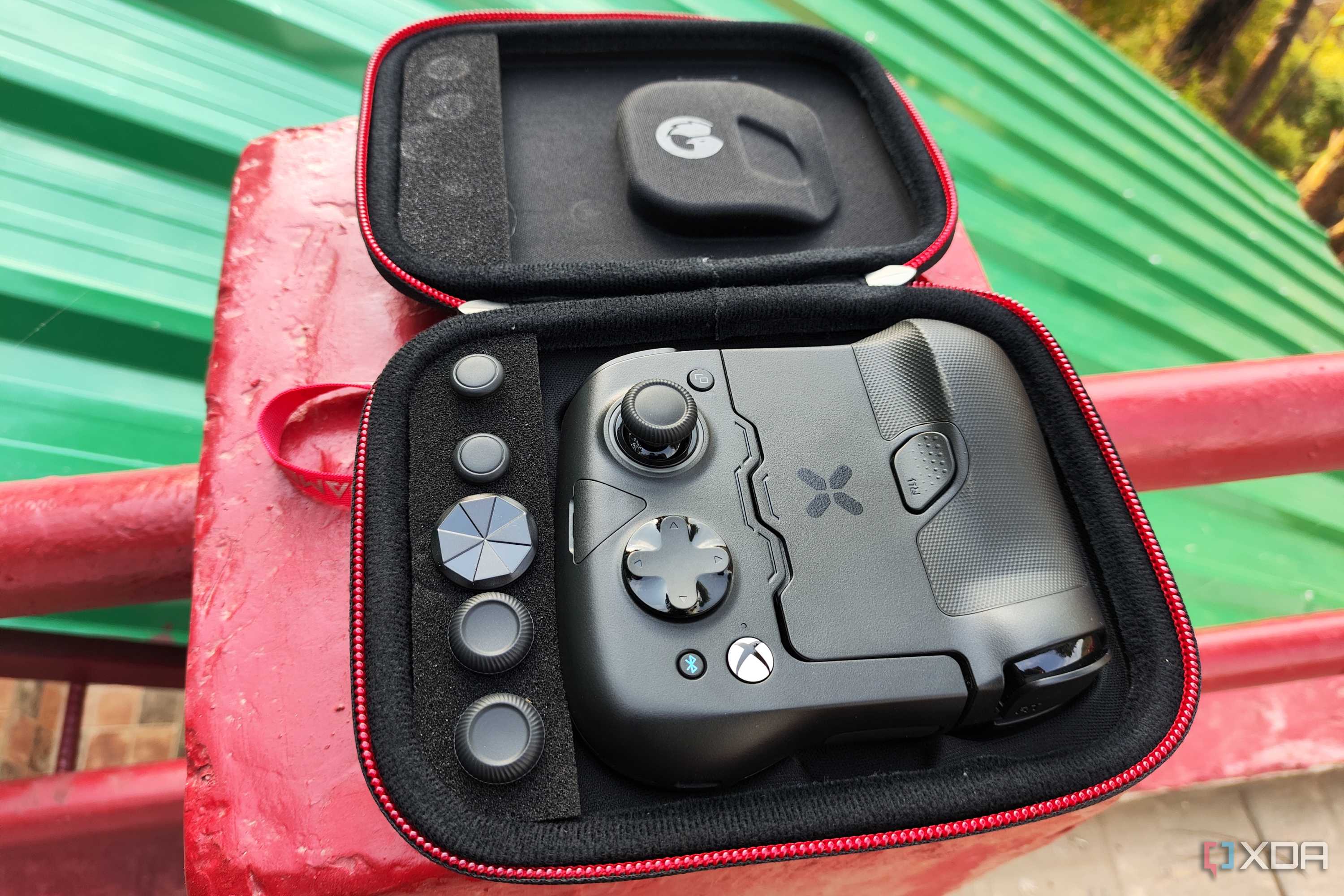 An image of the GameSir X4 Aileron case, with the controller and spare buttons neatly arranged