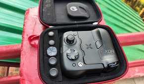 An image of the GameSir X4 Aileron case, with the controller and spare buttons neatly arranged