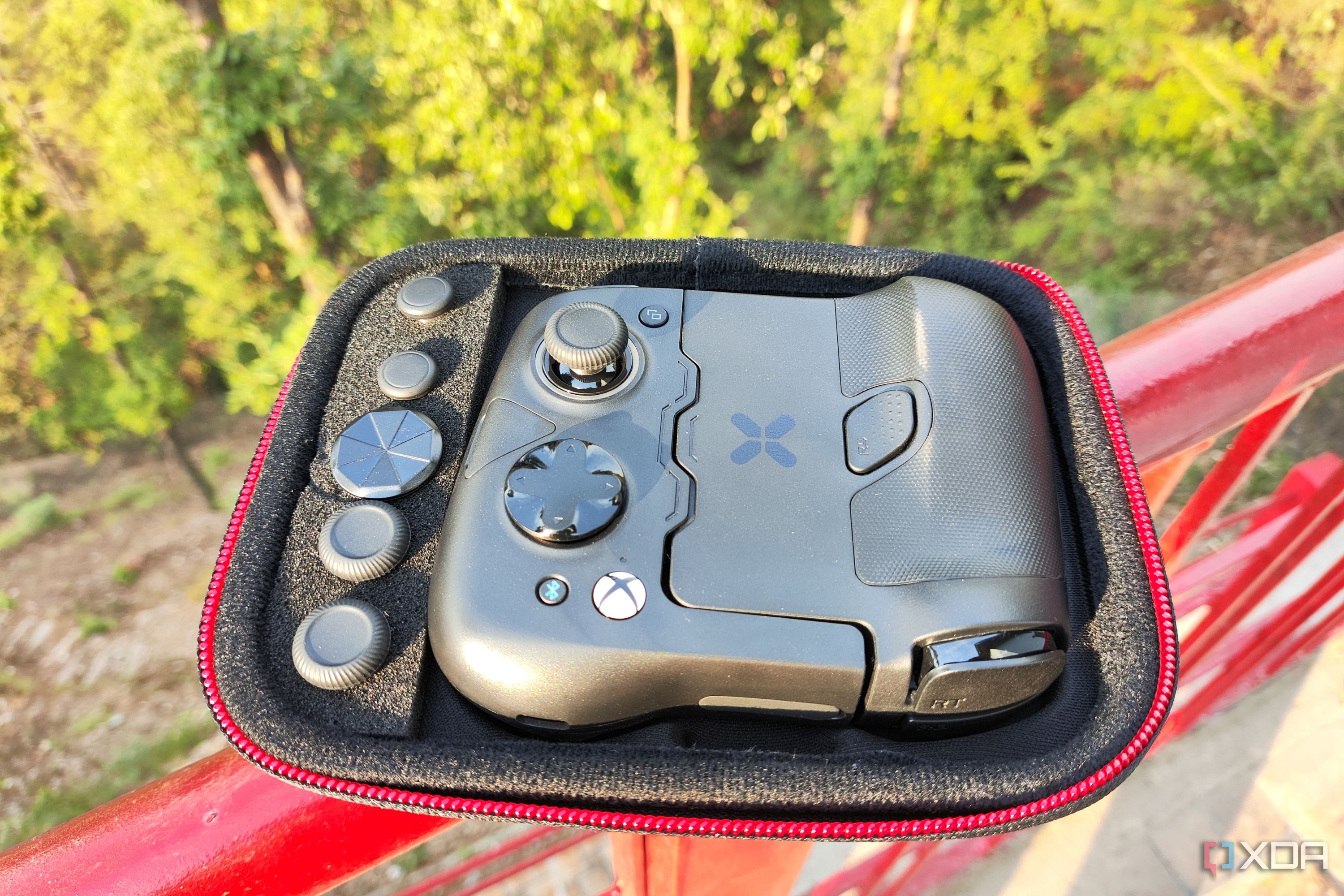 An image of the GameSir X4 Aileron case, with the controller and spare buttons neatly arranged