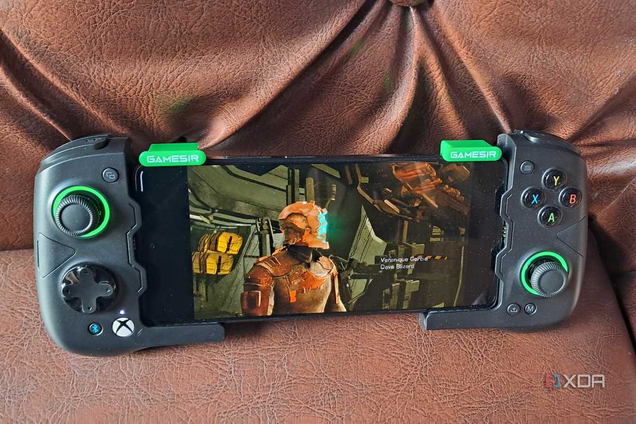 Dead Space (2008) running on a Poco F5 via Winlator, with the phone connected to a GameSir X4 Aileron controller