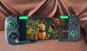 Dead Space (2008) running on a Poco F5 via Winlator, with the phone connected to a GameSir X4 Aileron controller
