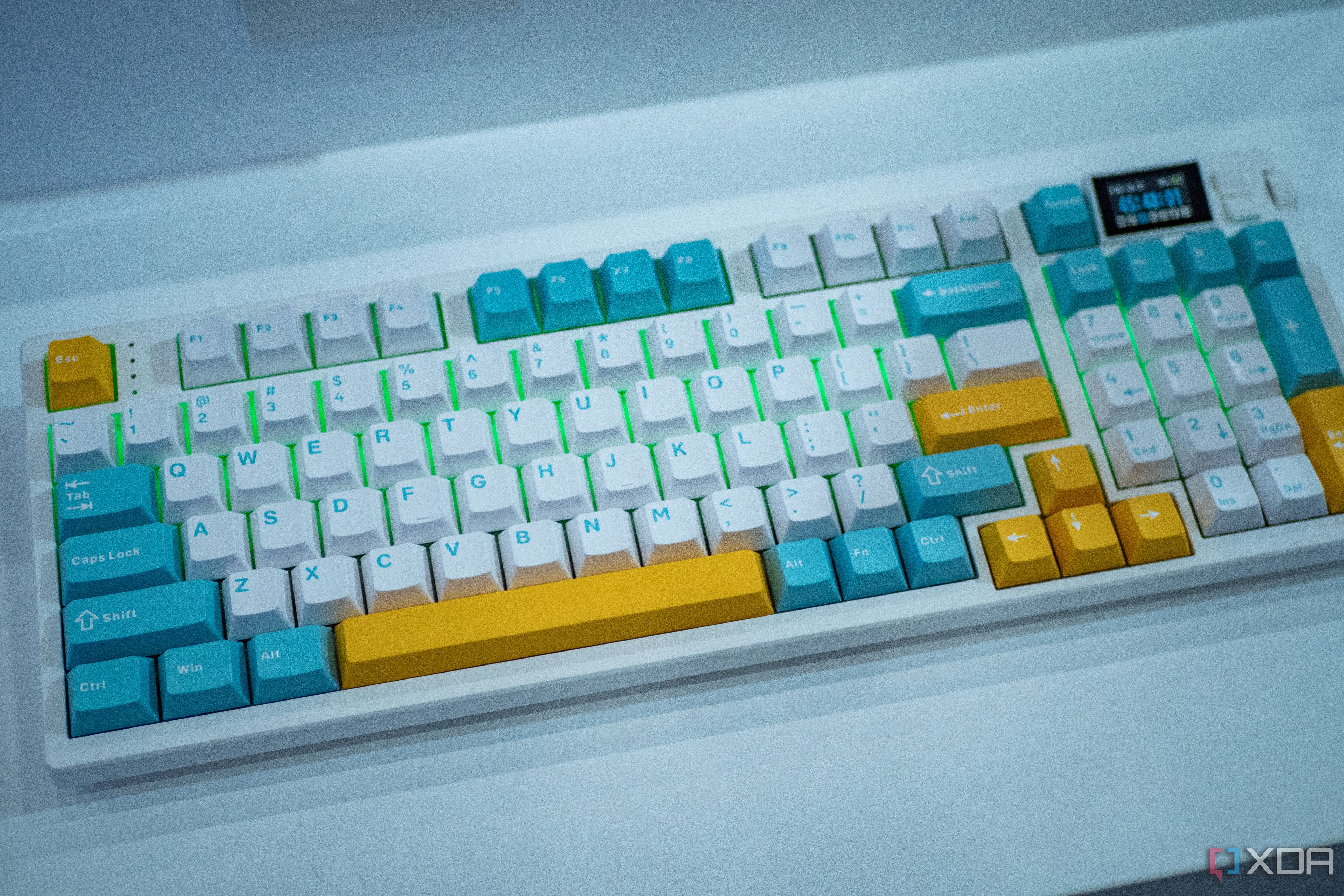 hello-ganss-xs98t-1.jpg