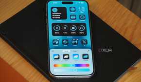 A customizable iOS 18 Home Screen.