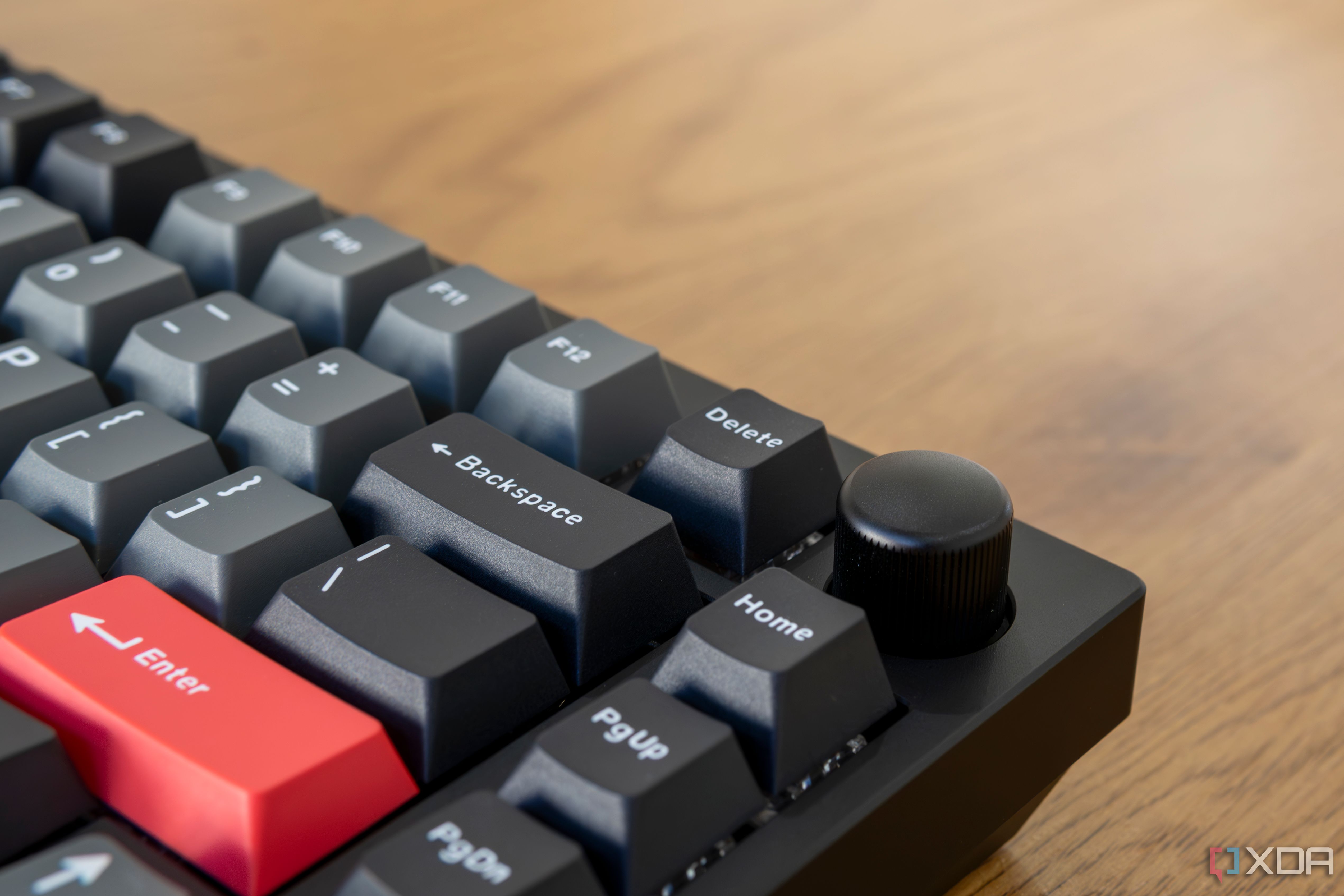 Close-up of the volume knob on the Lemokey P1 Pro
