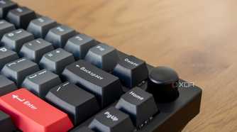 Close-up of the volume knob on the Lemokey P1 Pro
