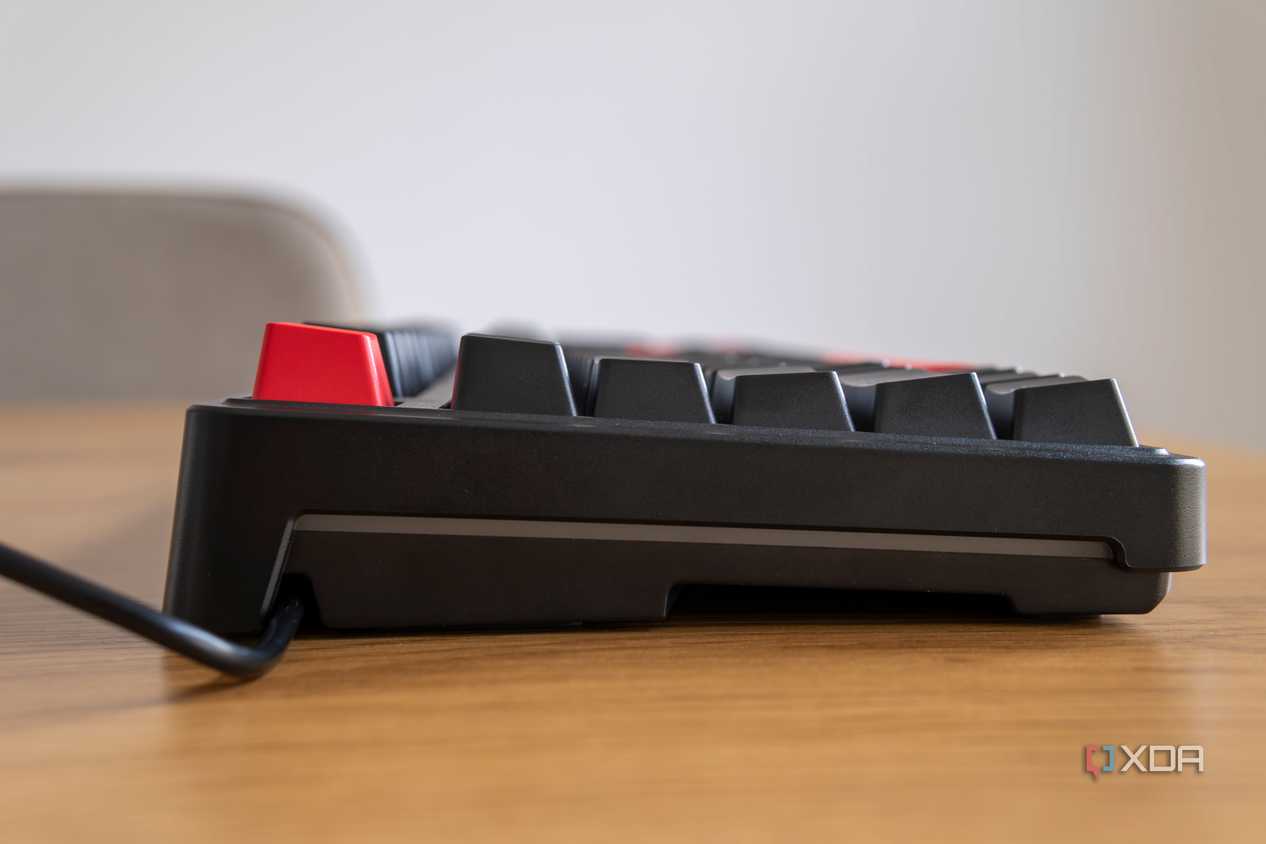 Left-side view of the Lemokey X3 with the light turned off