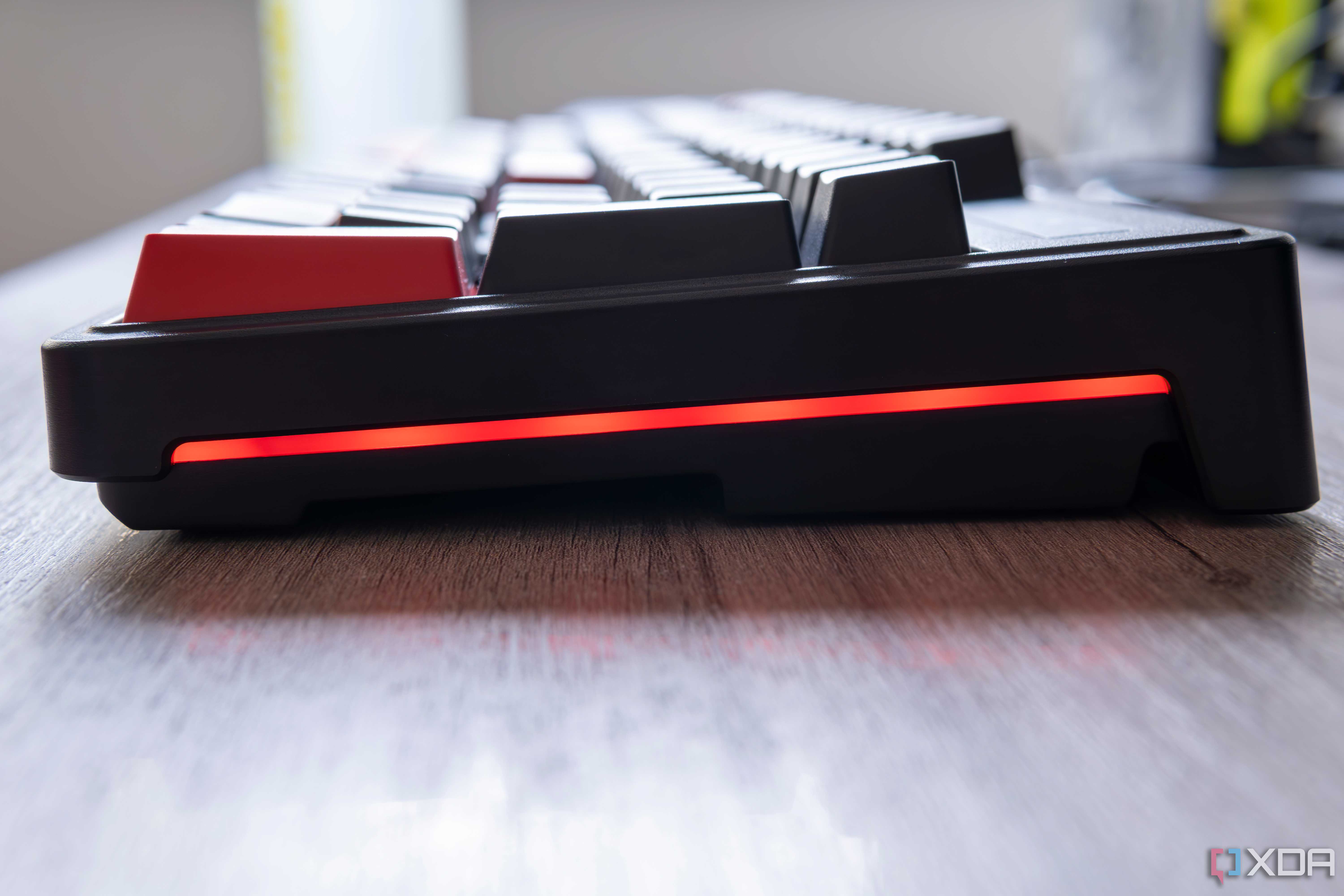 Right-side view of the Lemokey X3 with a red light bar