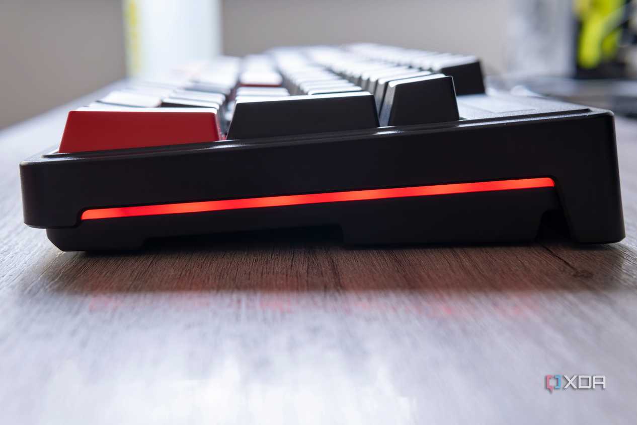 Right-side view of the Lemokey X3 with a red light bar