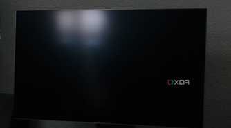 The matte finish handling a reflection on the LG 32GS95UE.