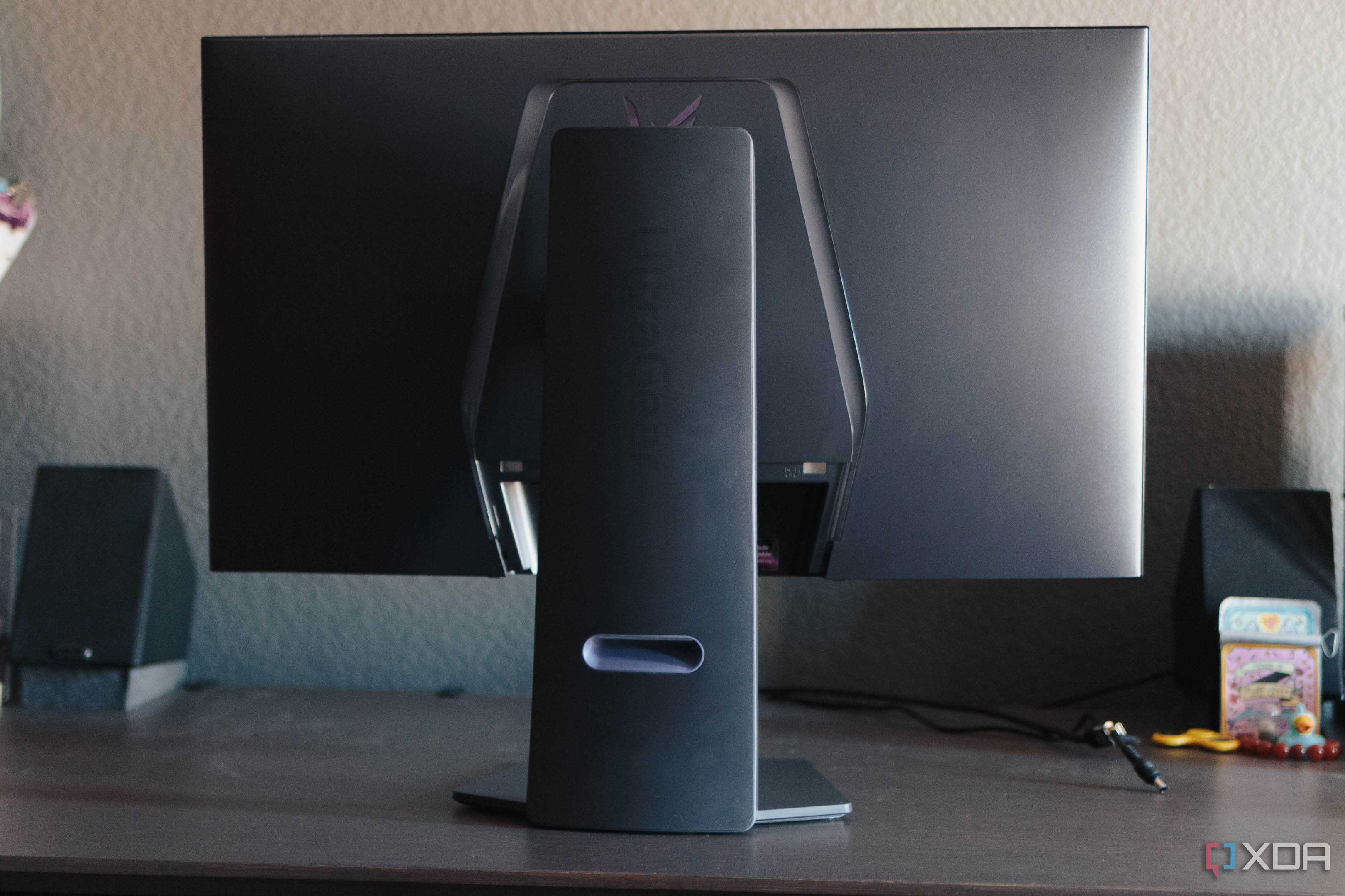 The rear of the LG 32GS95UE.