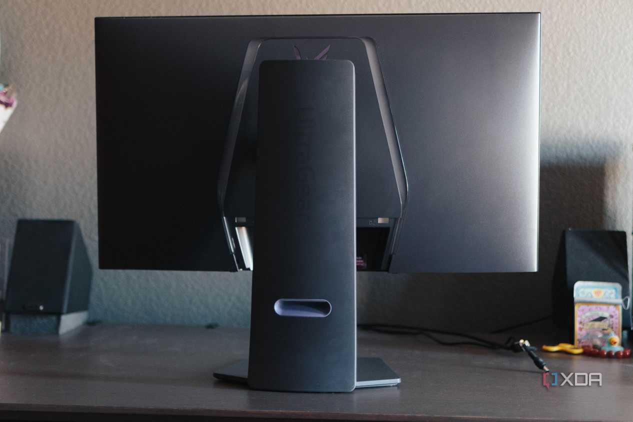 The rear of the LG 32GS95UE.