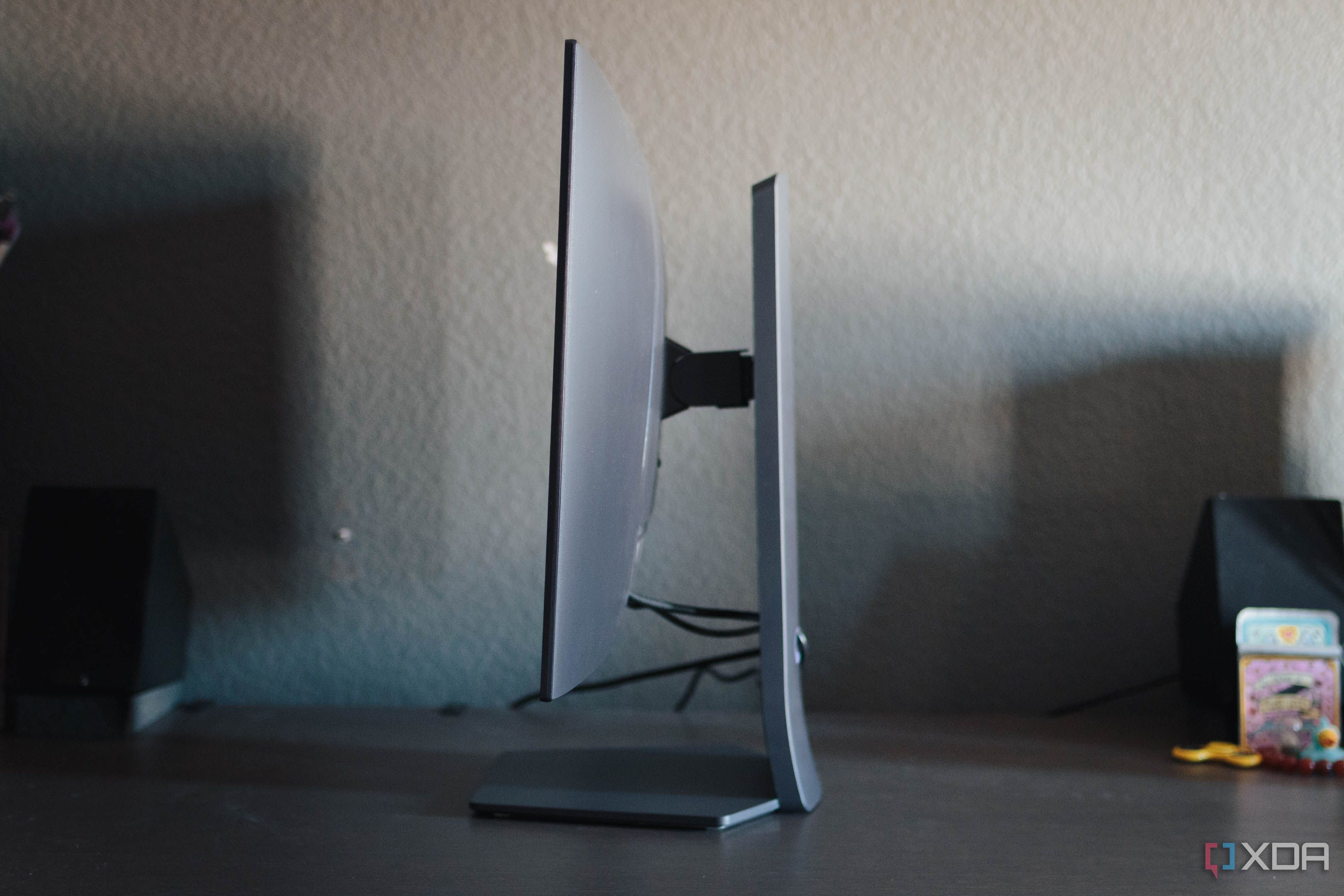 The side of the LG 32GS95UE.