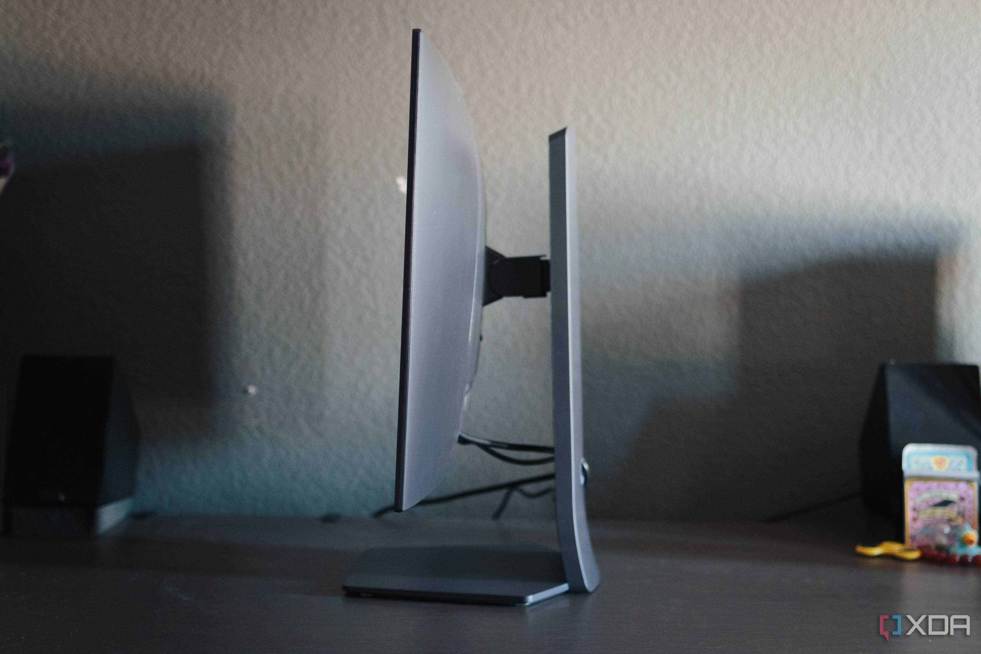 The side of the LG 32GS95UE.