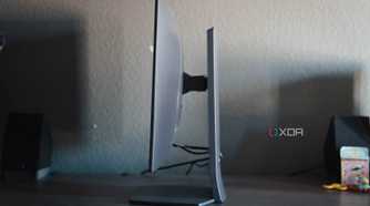 The side of the LG 32GS95UE.