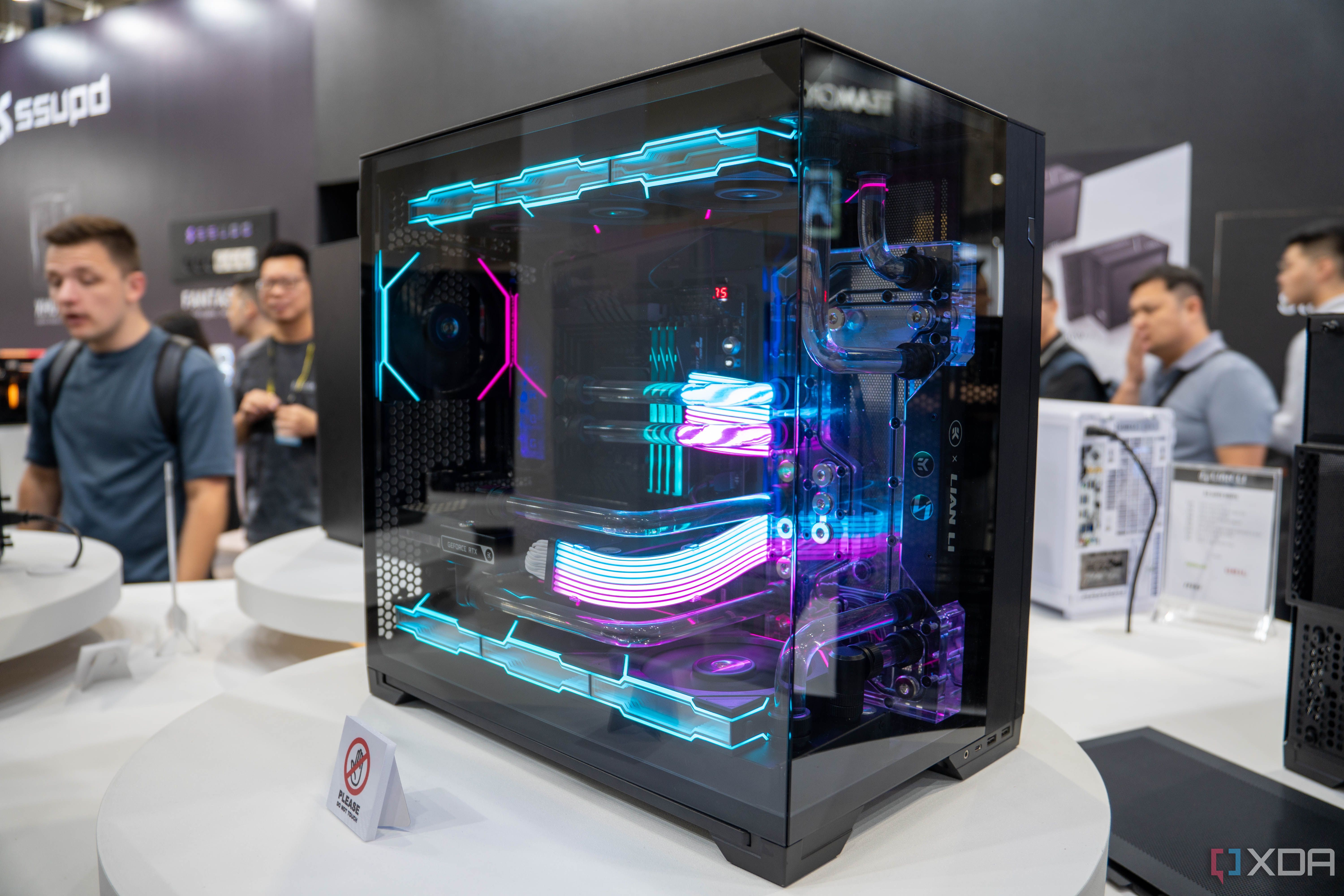 Lian Li 011 Vision (2)
