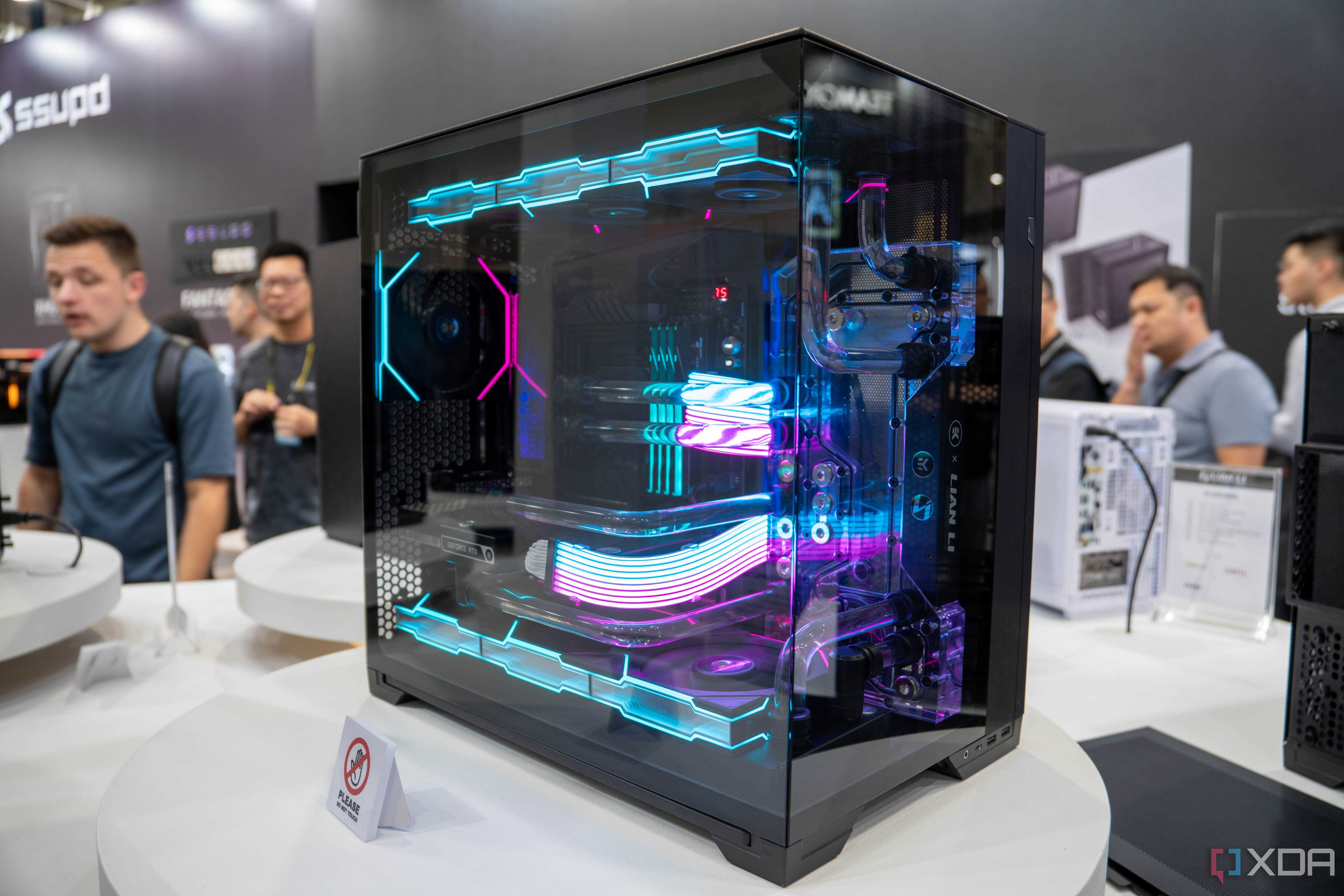 Lian Li 011 Vision (2)