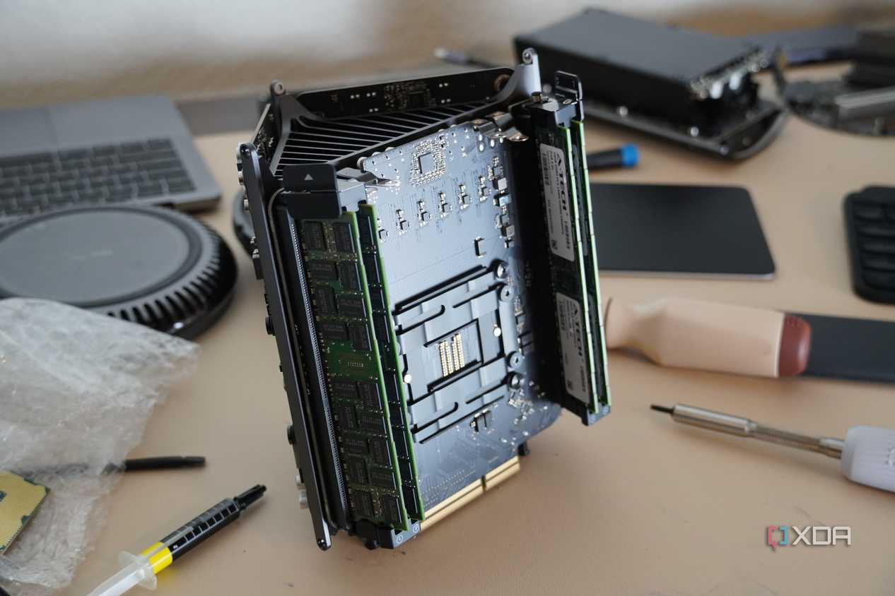 The memory sticks on a trash can Mac Pro.