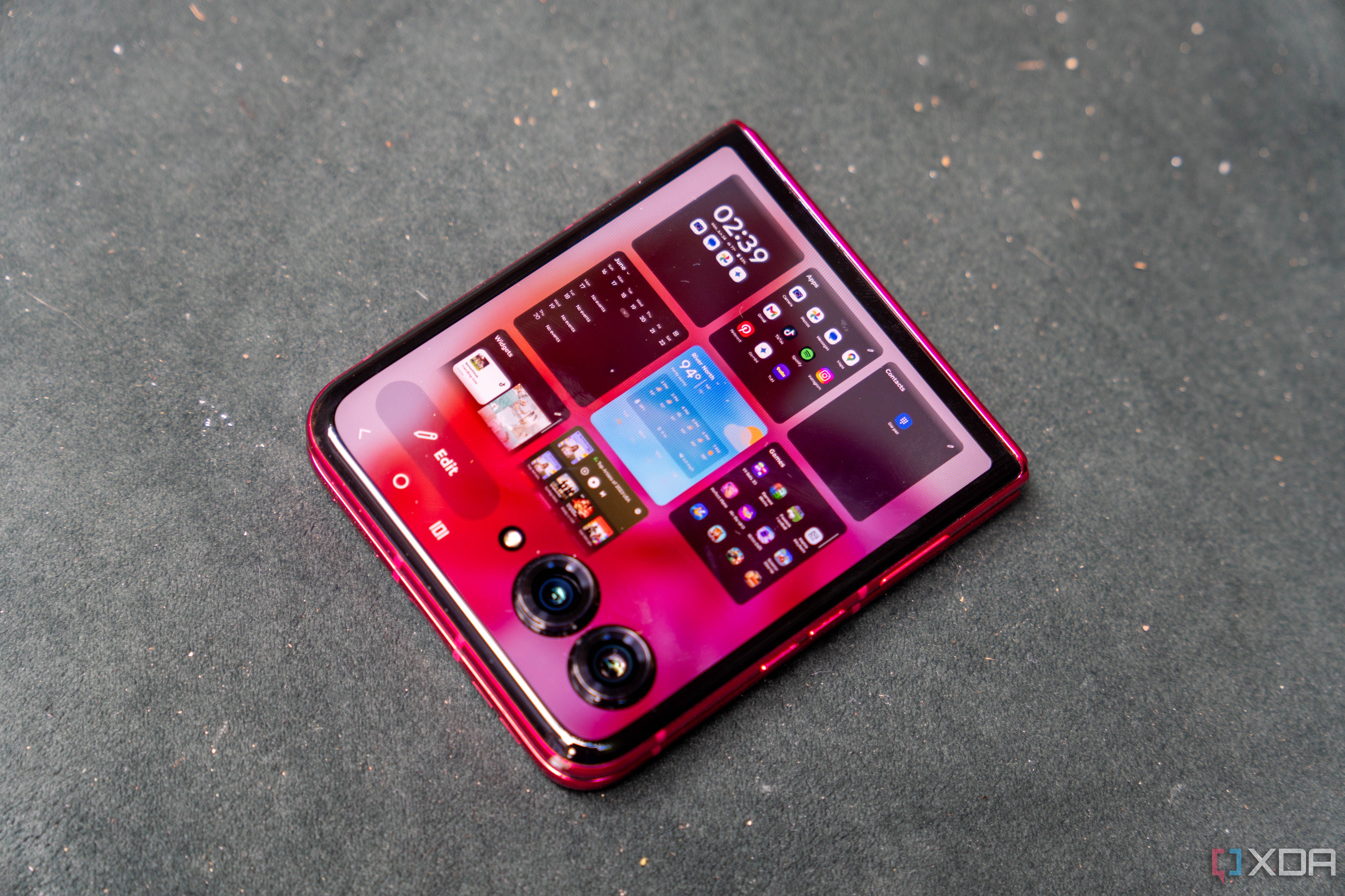 Hands on: The Motorola Razr (2024) sets the bar for foldable flip ...