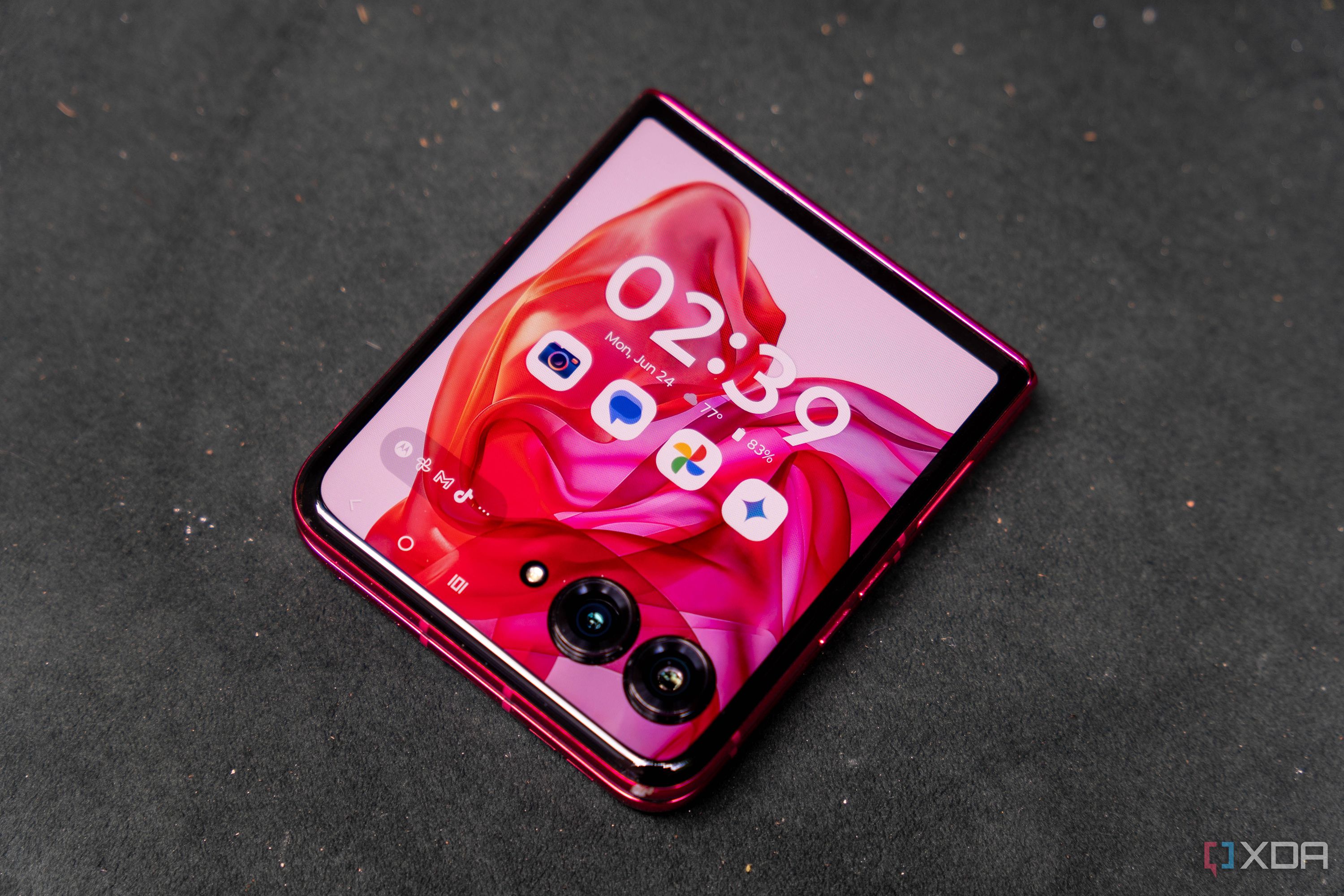 Hands on: The Motorola Razr (2024) sets the bar for foldable flip ...