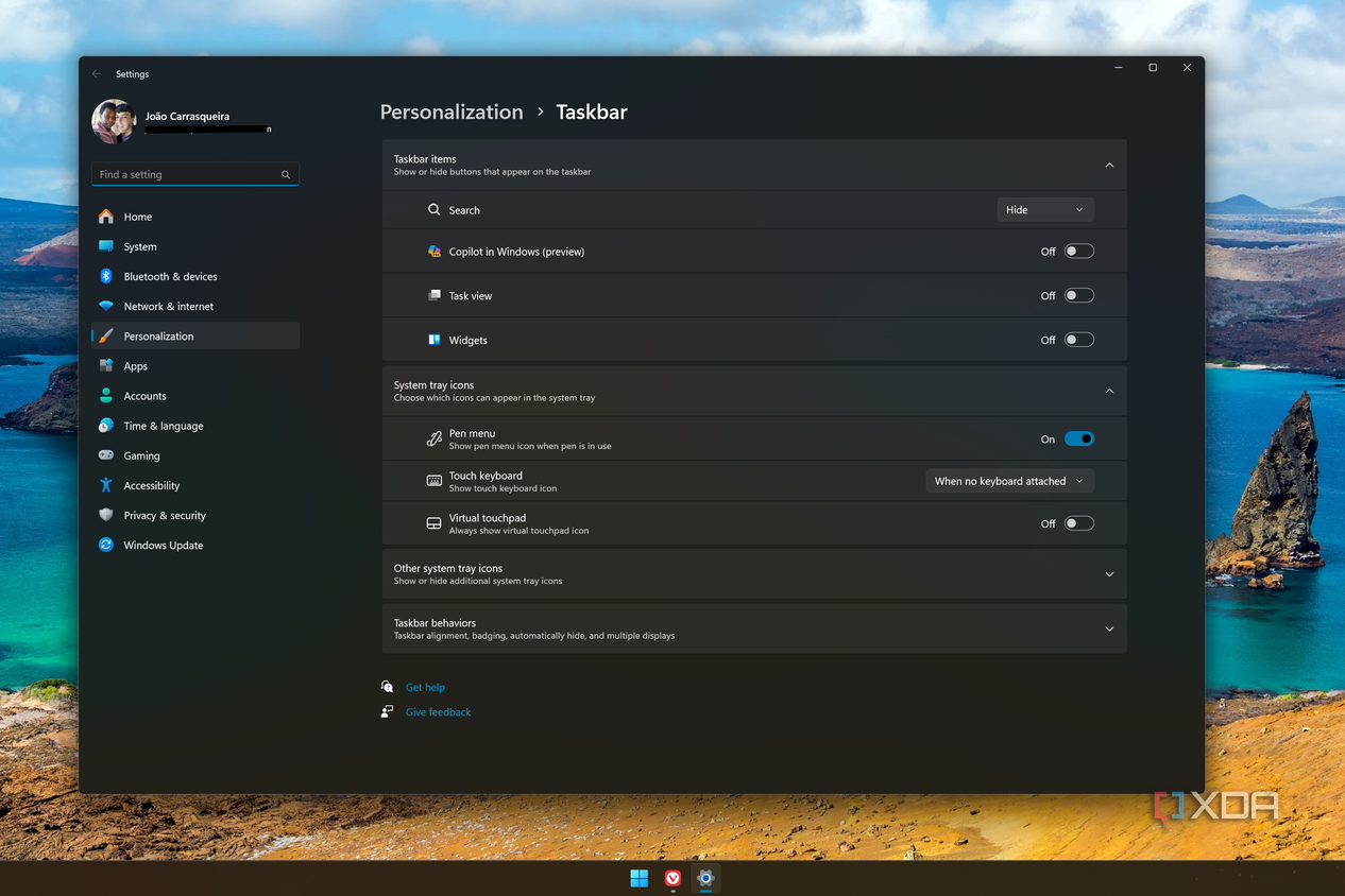 Screenshot of Windows 11 desktop with taskbar icons removed in the Settings app