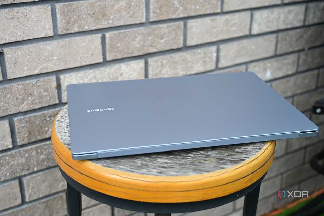 Closed shot of Samsung Galaxy Book 4 Edge