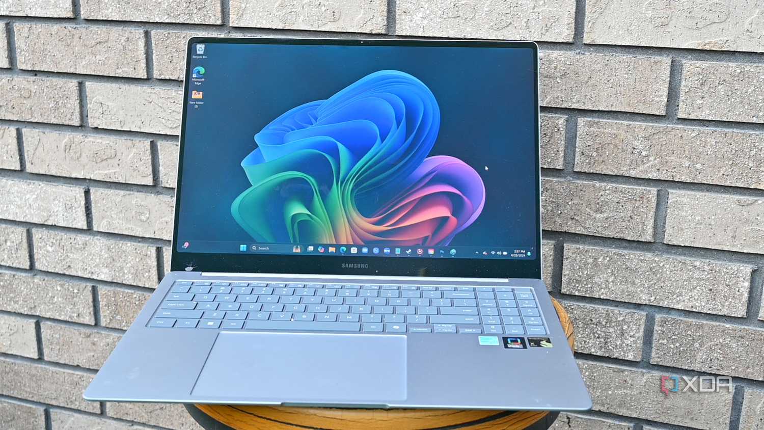 Display of Samsung Galaxy Book 4 Edge