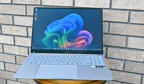 Display of Samsung Galaxy Book 4 Edge