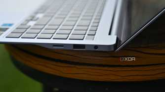 Right ports of Samsung Galaxy Book 4 Edge