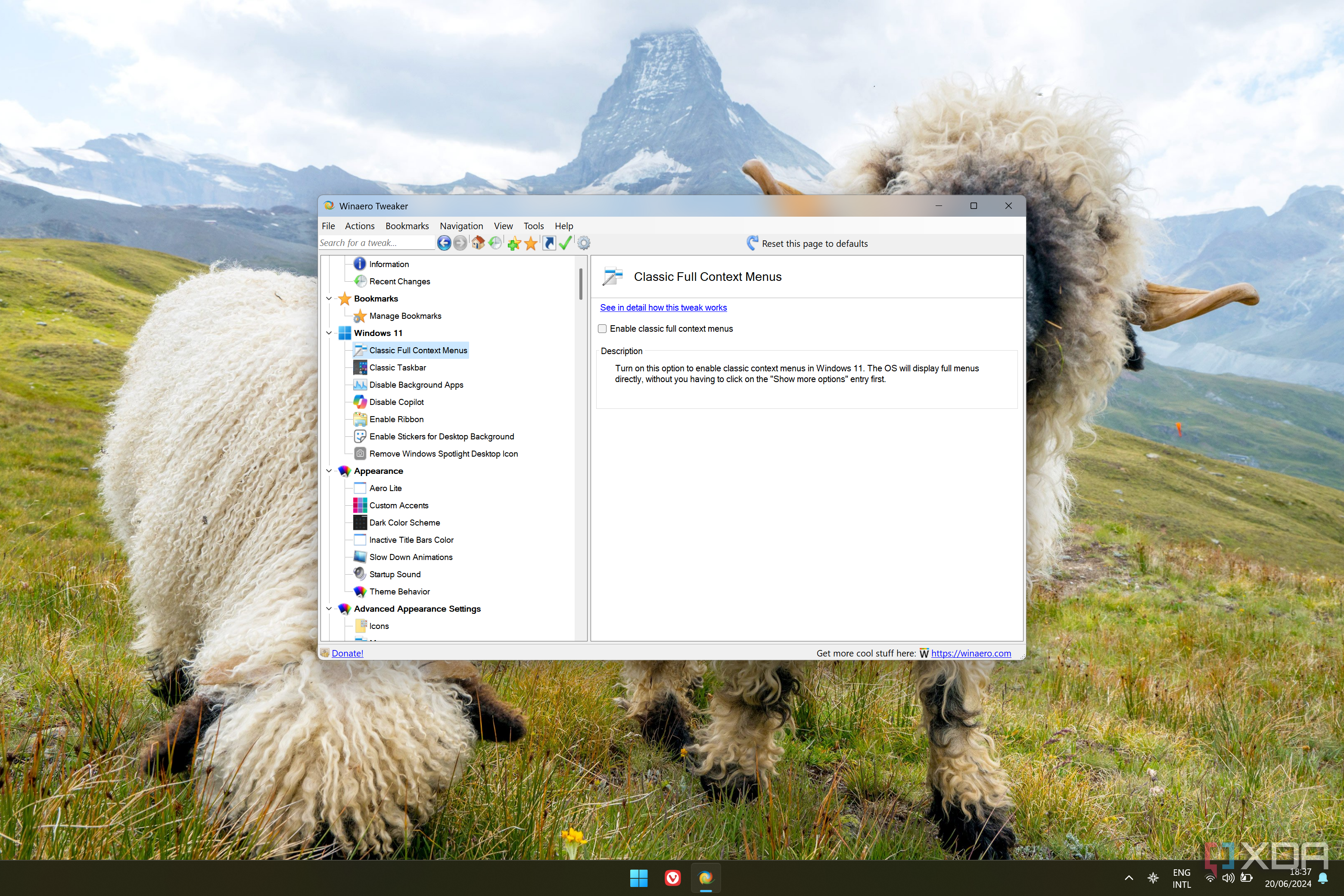 Screenshot of the Winaero Tweaker settings for classic context menus