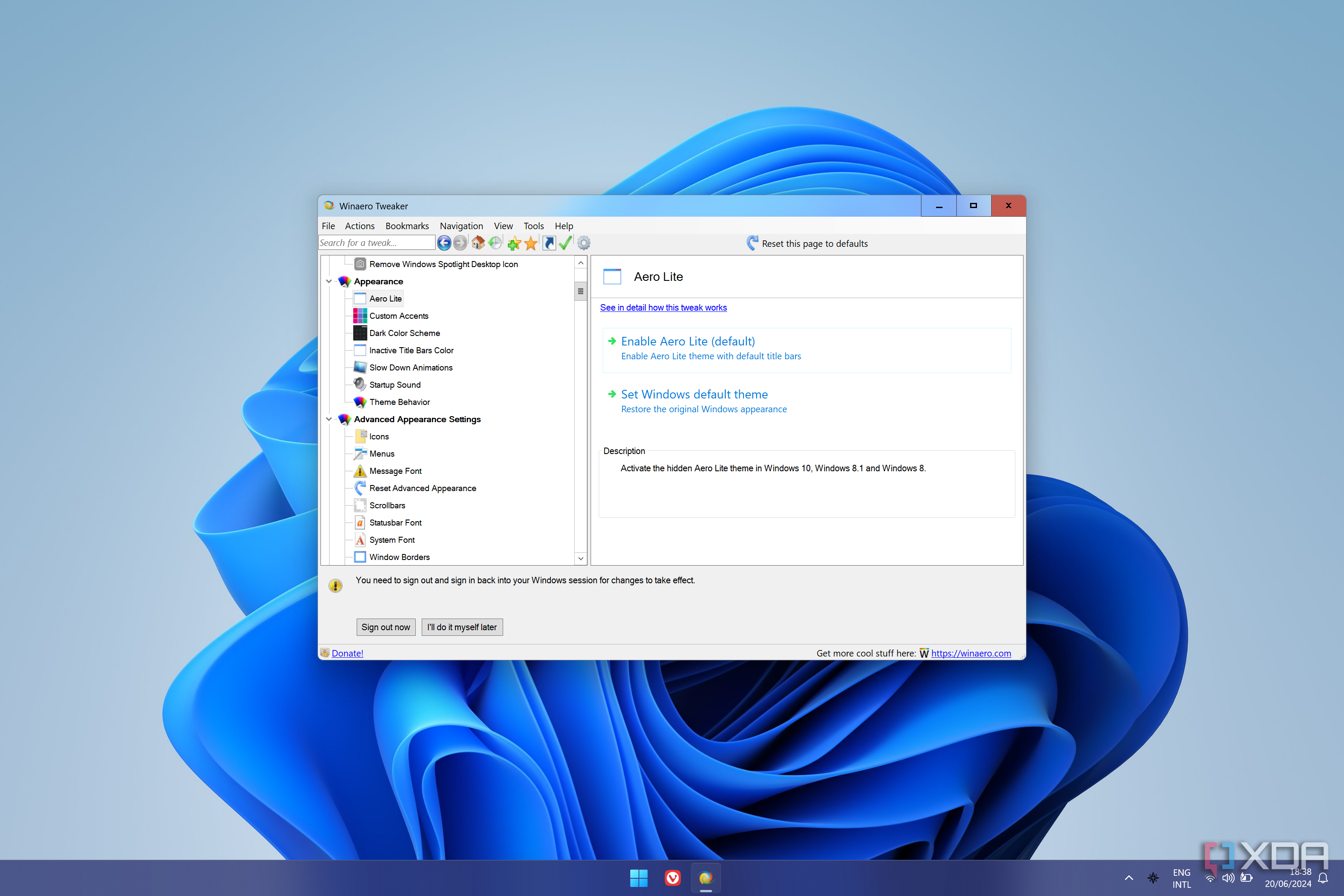 Screenshot of the Winaero Tweaker settings for the Aero Lite theme
