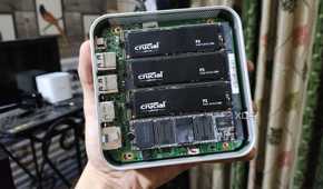 The Aiffro NAS with four SSDs slotted in