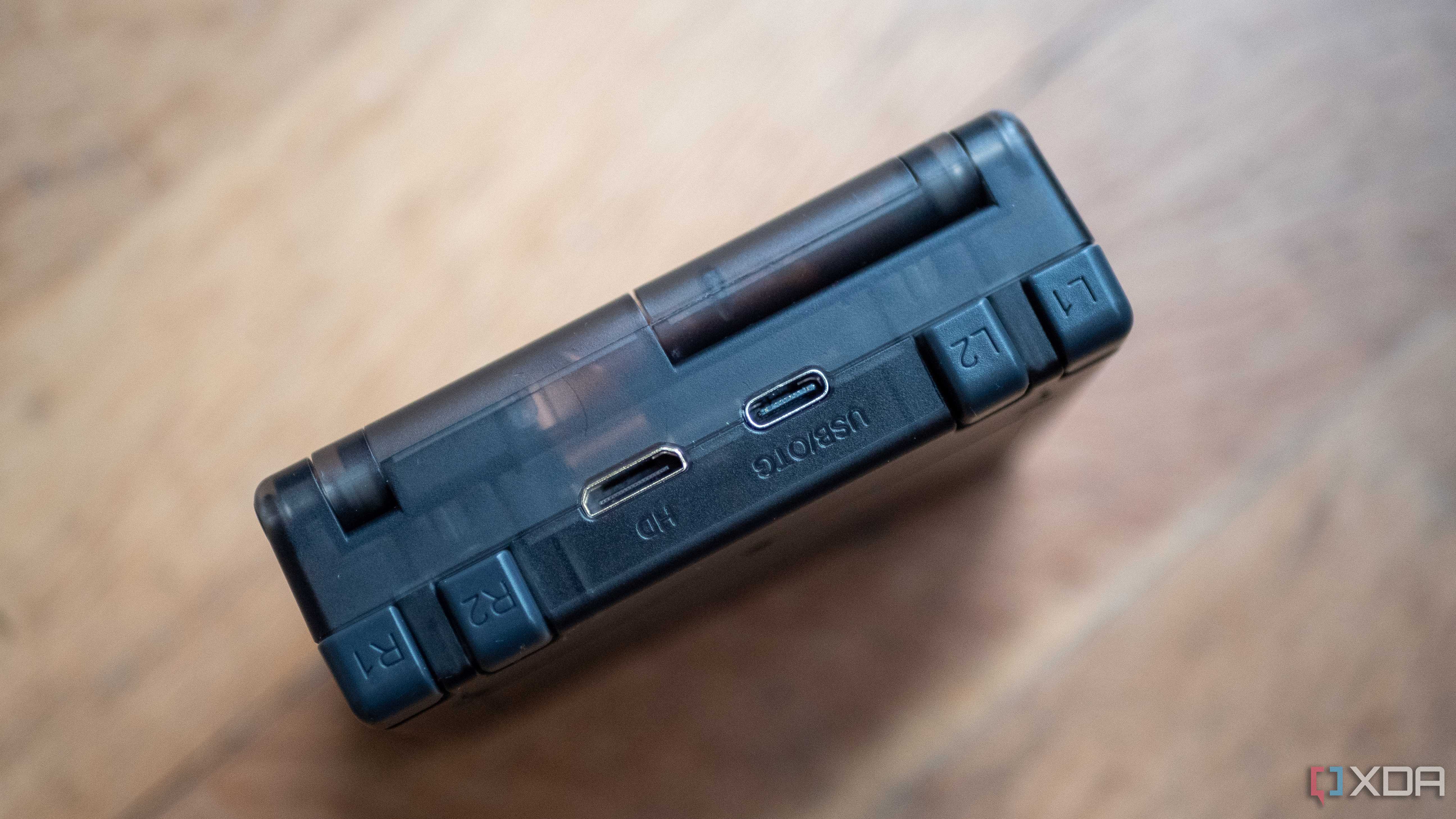 Anbernic-RG35XXSP-8