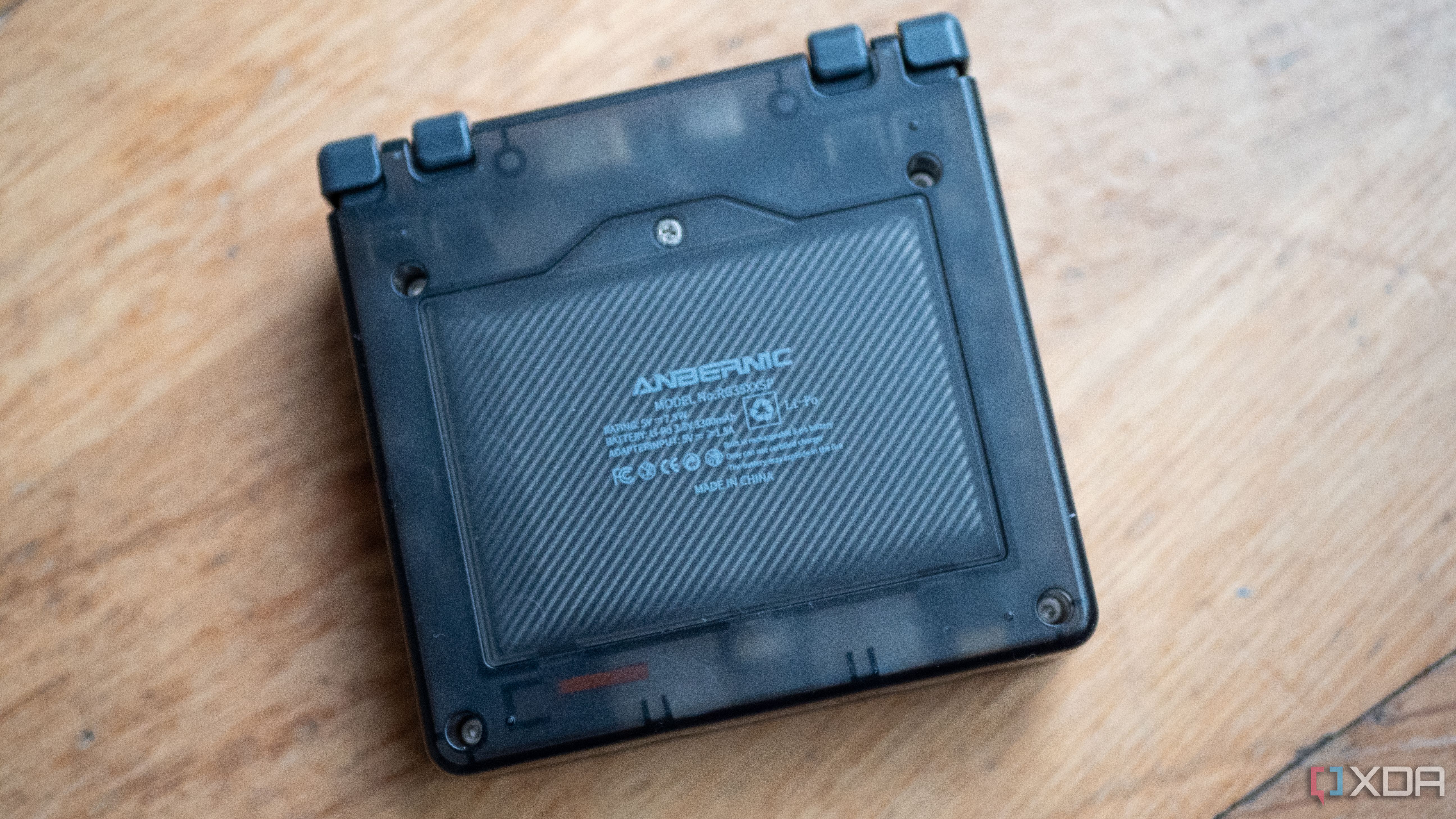 Anbernic-RG35XXSP-9