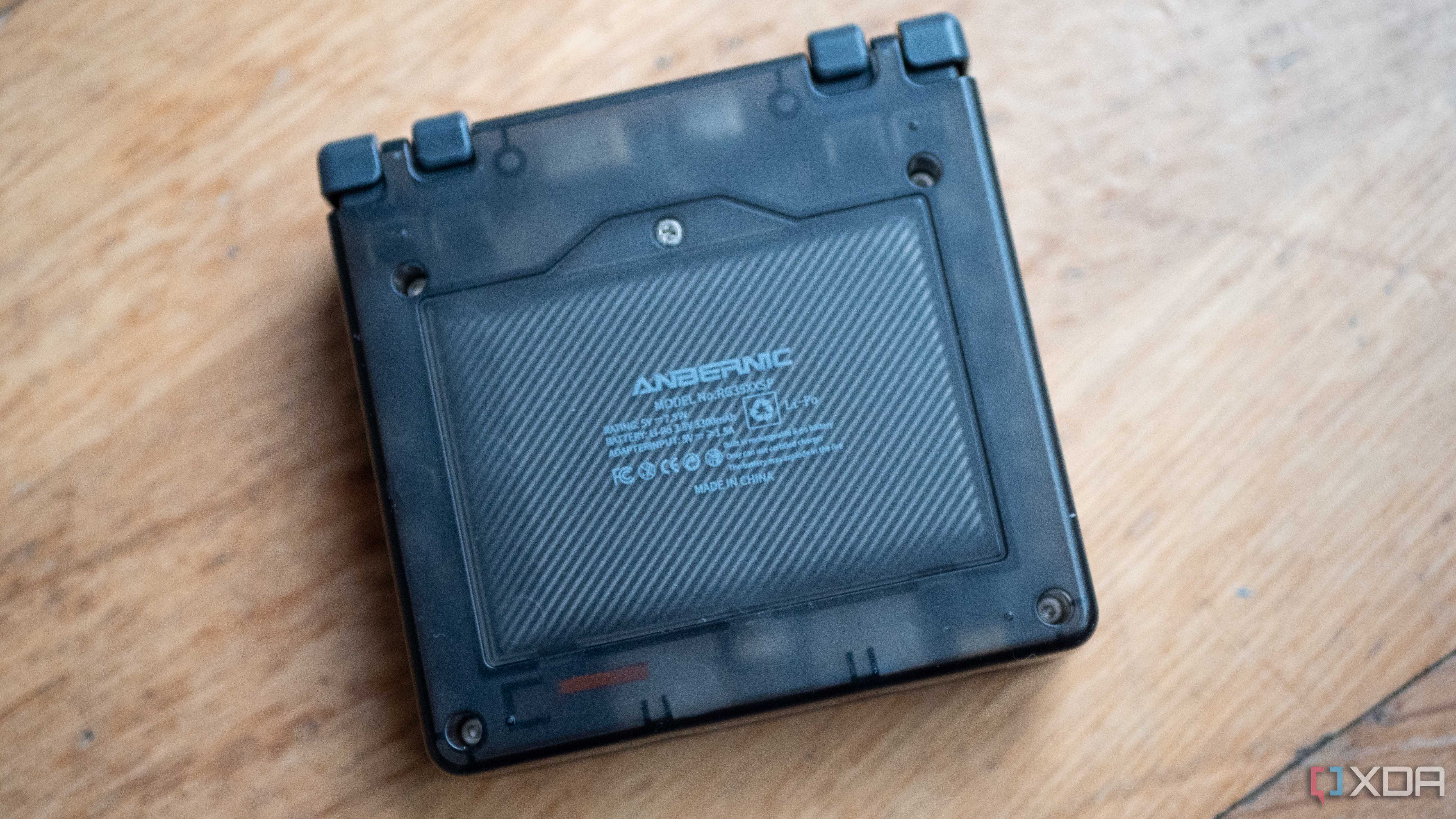 Anbernic-RG35XXSP-9