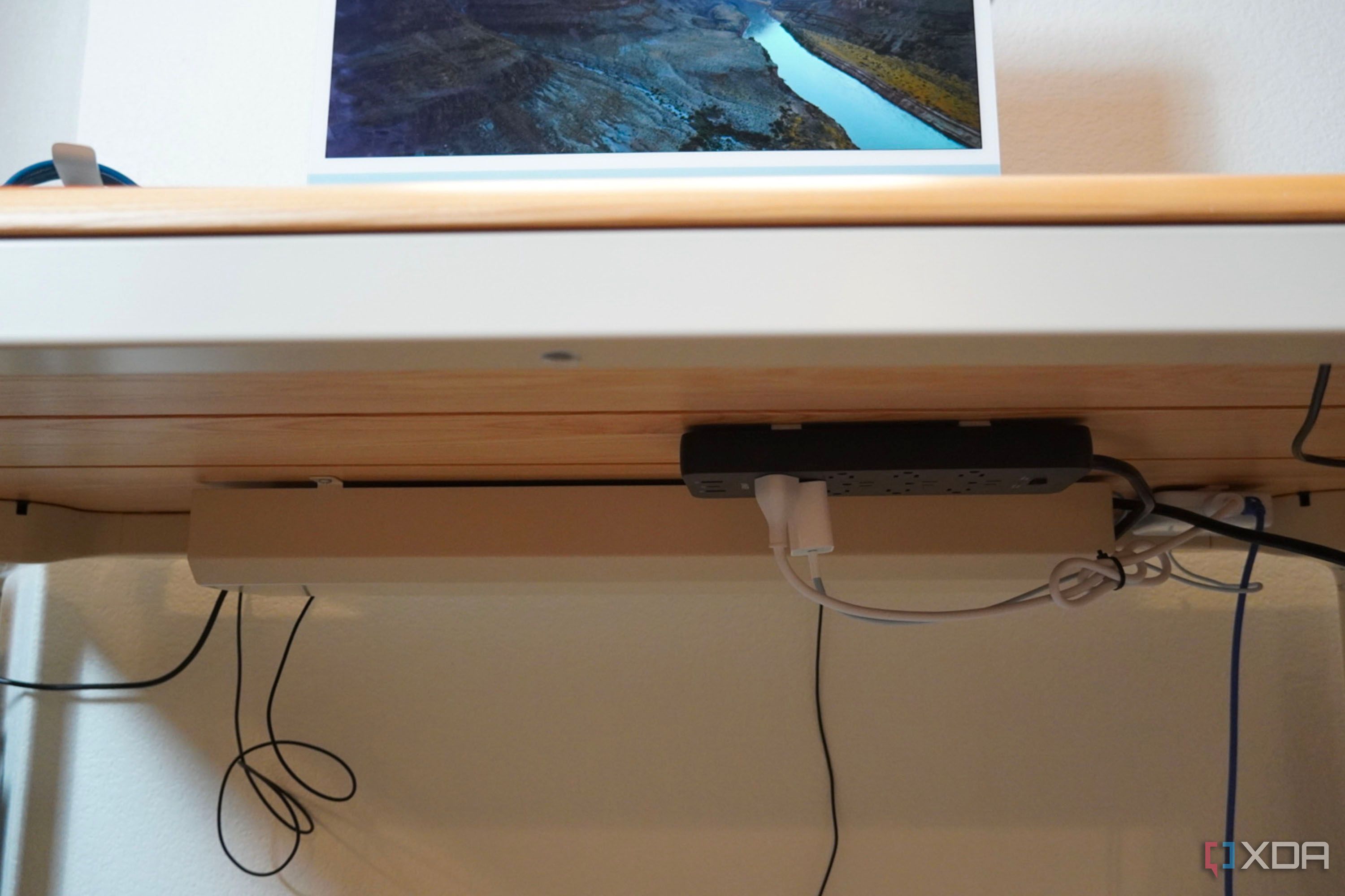 The cable management solutions underneath the SmartDesk Levitate.