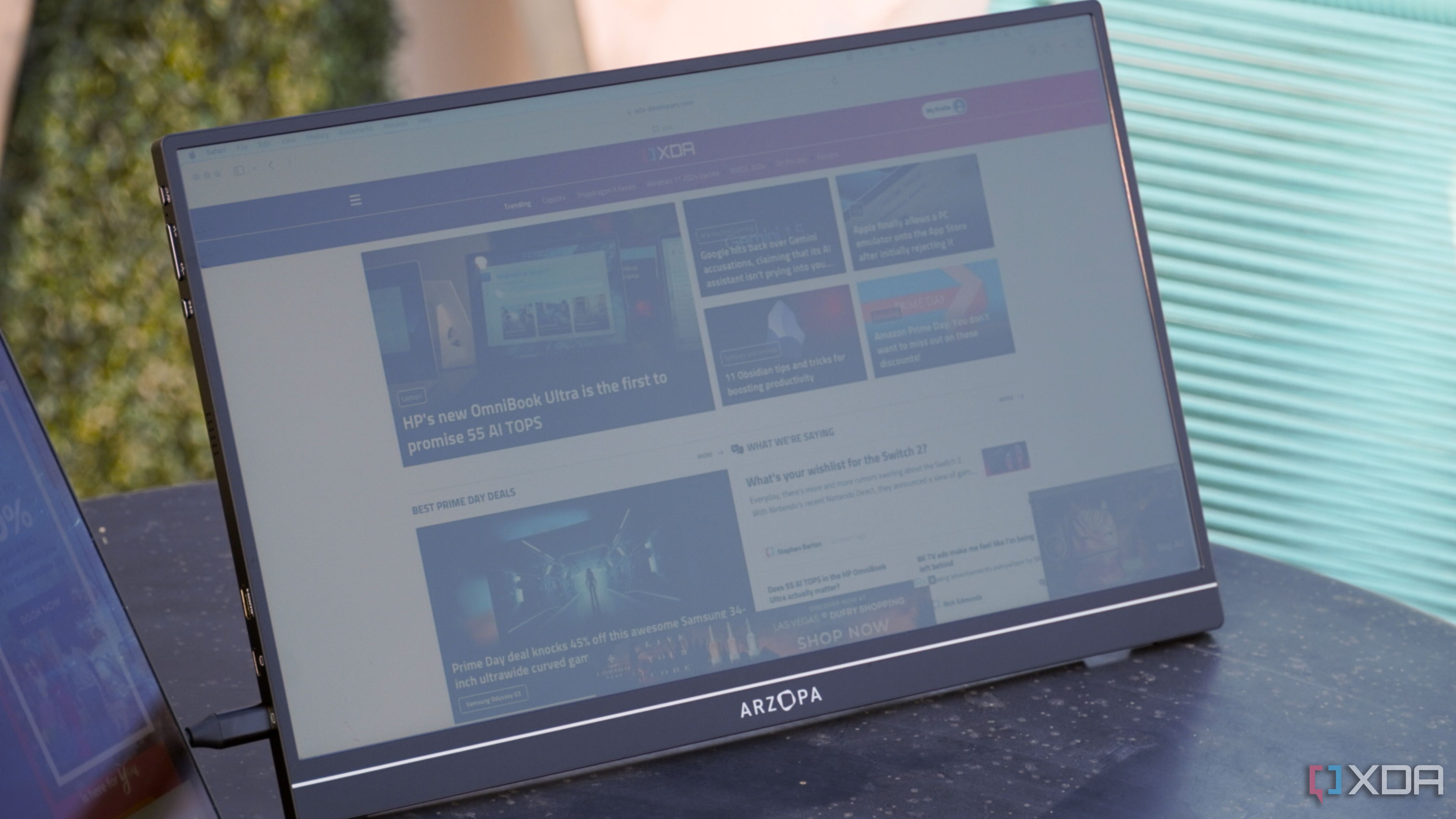 4 reasons a portable monitor will improve your productivity