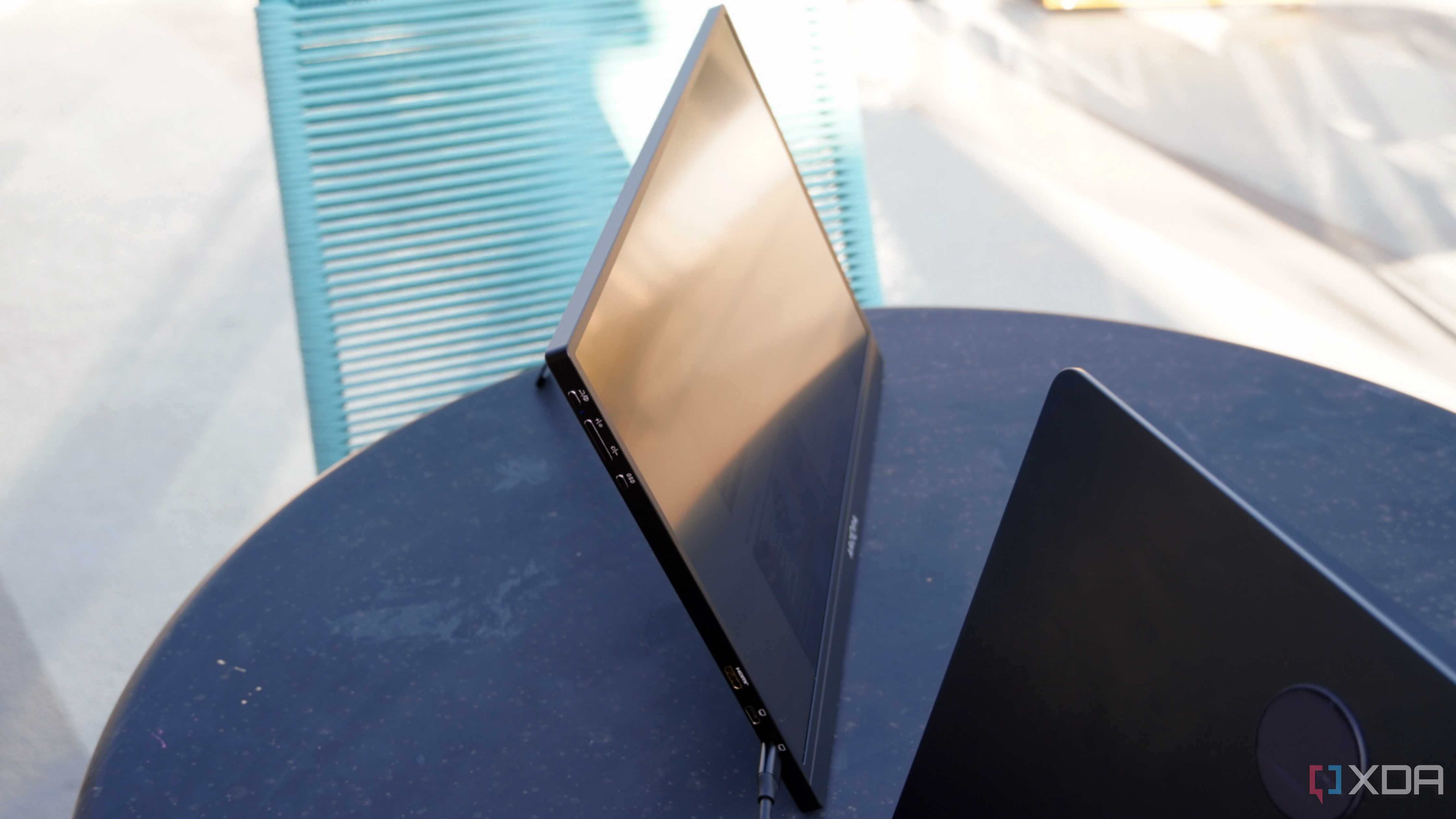 An angled view of the Arzopa portable monitor.