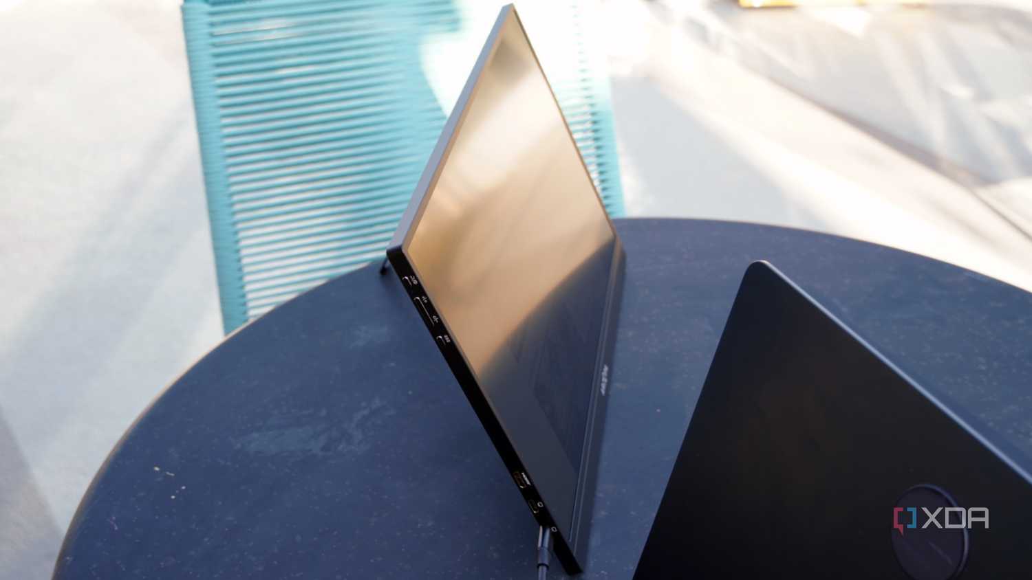 An angled view of the Arzopa portable monitor.
