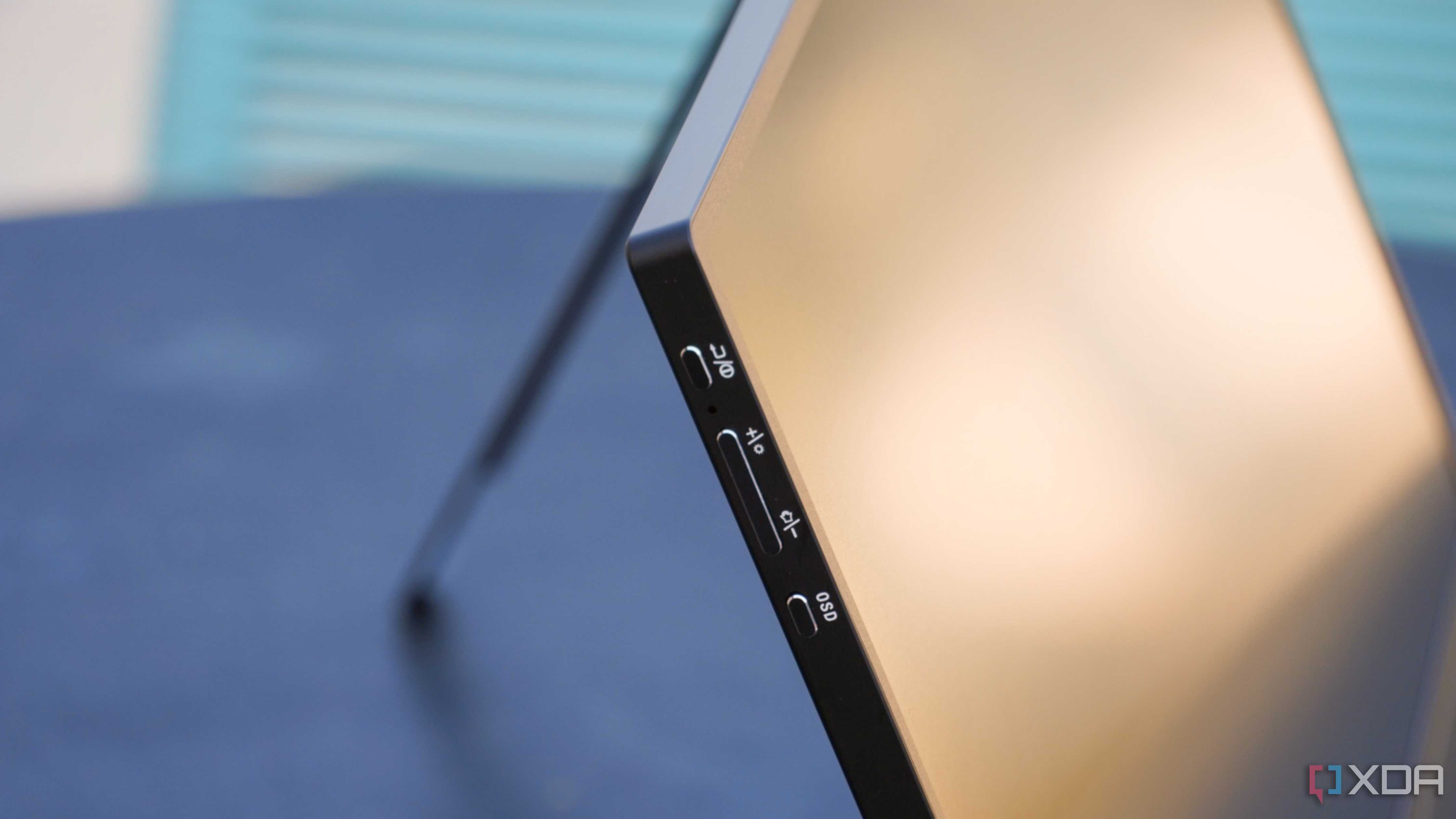 Azropa-Portable-Monitors-3