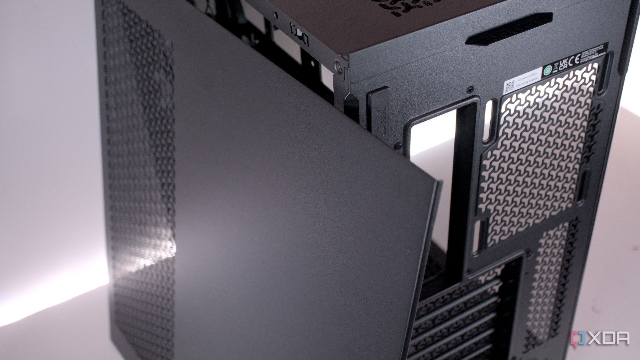 Corsair 3500X ARGB panel removed