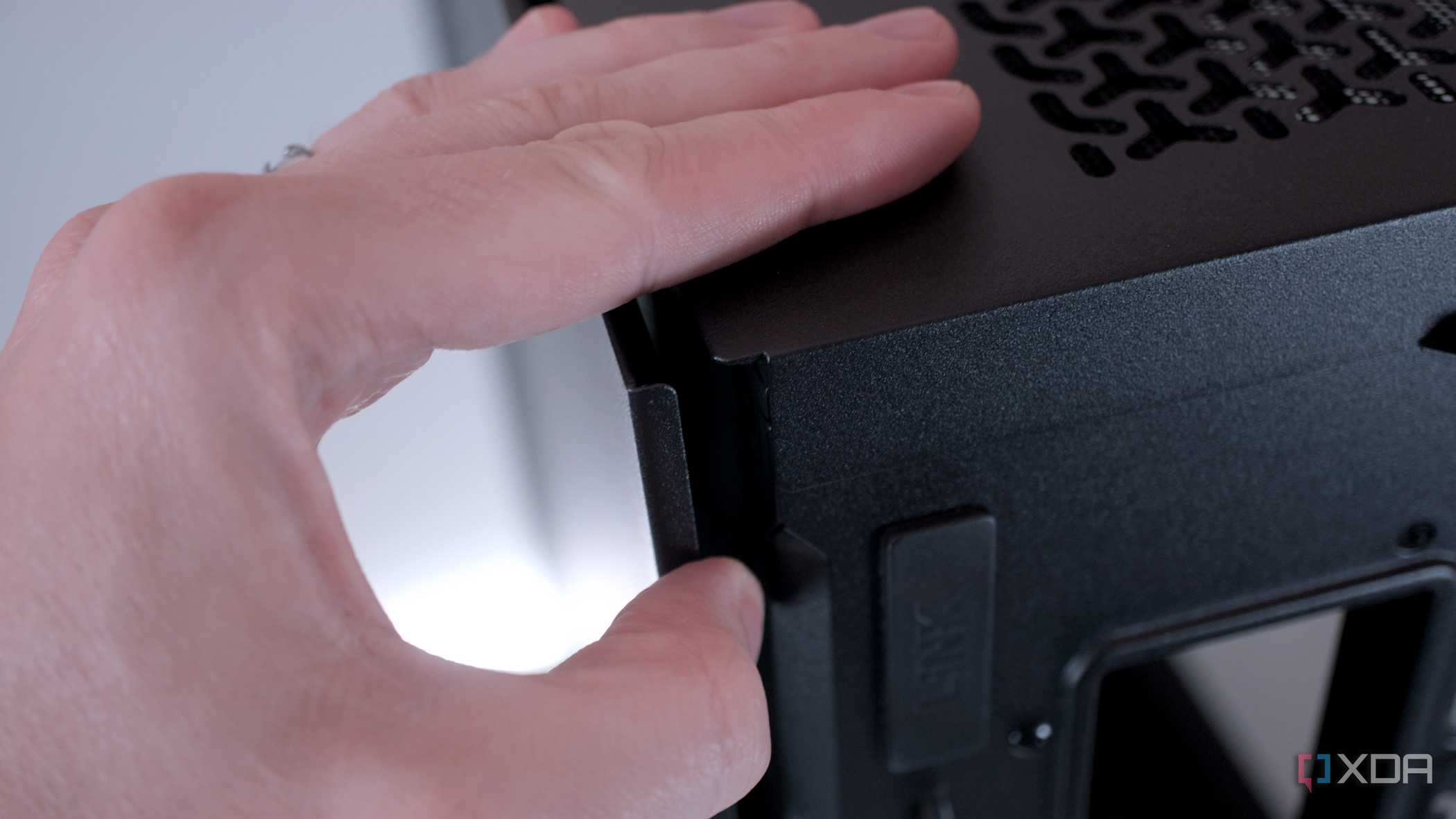 Removing the Corsair 3500X ARGB side panel