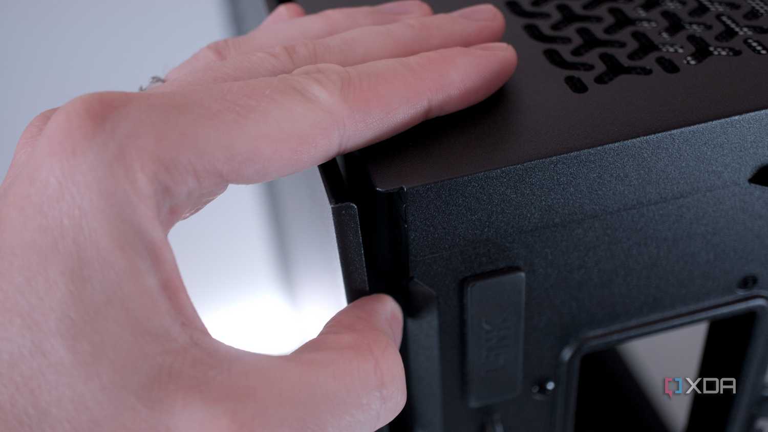 Removing the Corsair 3500X ARGB side panel