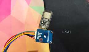 A BME280 sensor placed in front of an ESP32 microcontroller